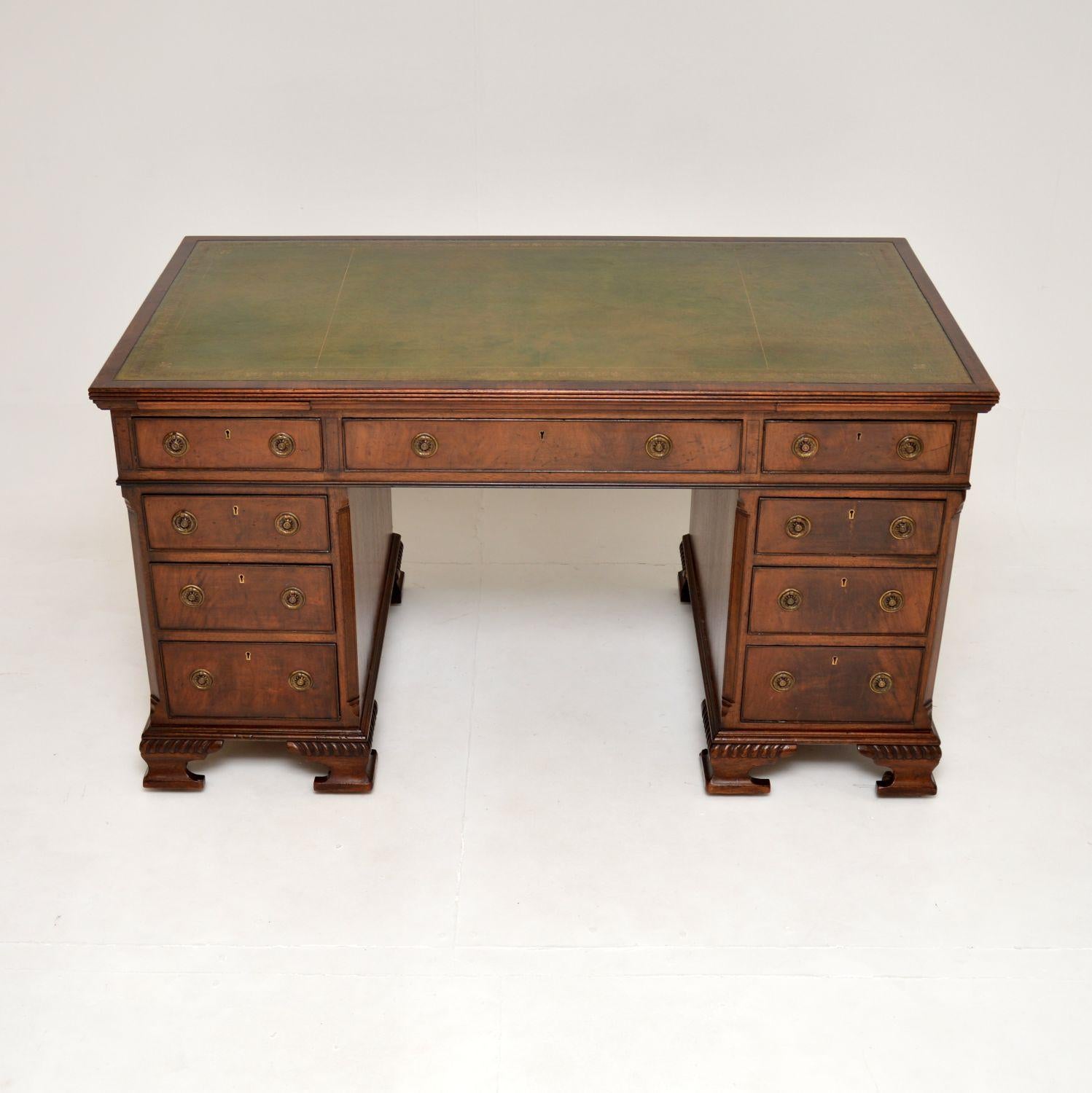 A fantastic antique Victorian leather top pedestal desk. This was made in England, it dates from around the 1860-1880 period.

It is of superb quality and is a great size, with lots of lovely features. The pedestal bases sit on interesting ogee