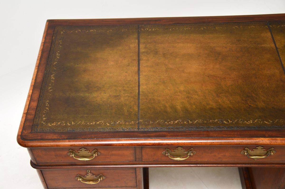 Antique Victorian Leather Top Pedestal Desk For Sale 1