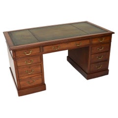 Escritorio Victoriano Antiguo con Pedestal y Tapa de Cuero
