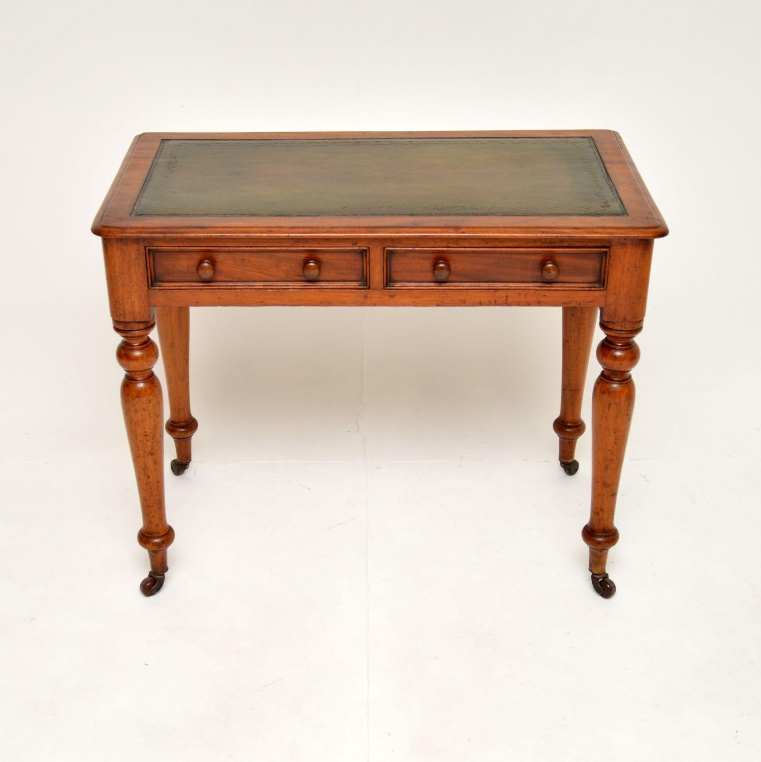 A charming and very well made antique Victorian leather top writing table / desk. This was made in England, it dates from around the 1860-1880 period.

The quality is fantastic, this is a useful and compact size. It sits on beautifully turned solid