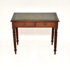 Mesa escritorio victoriana antigua con tapa de cuero