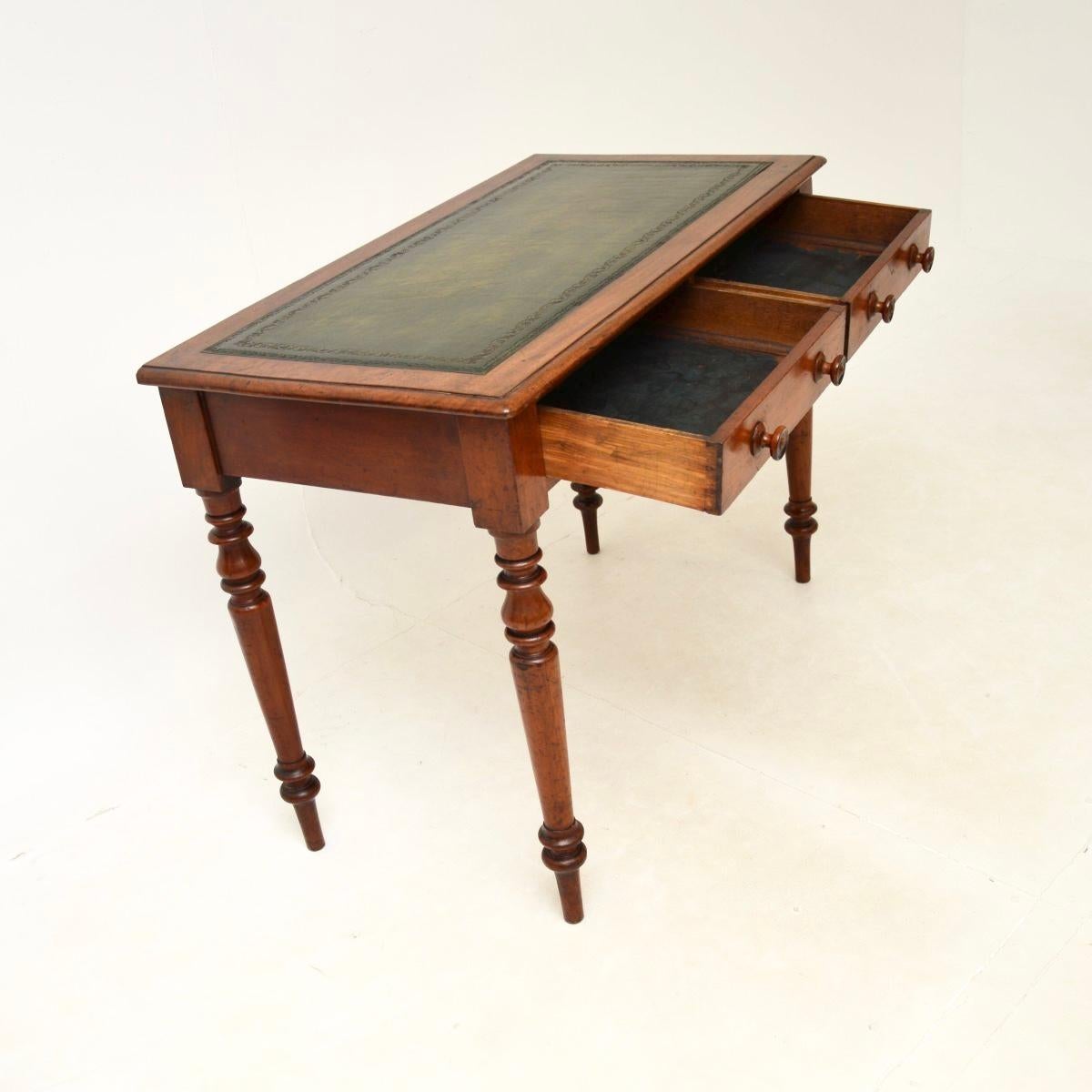 Britannique Ancien bureau victorien à dessus en cuir