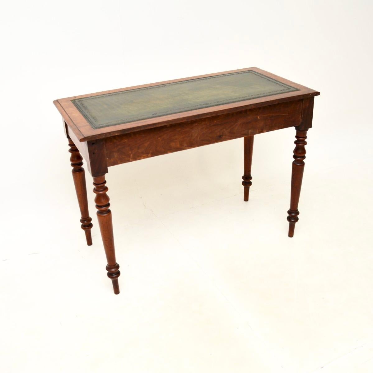 Milieu du XIXe siècle Ancien bureau victorien à dessus en cuir