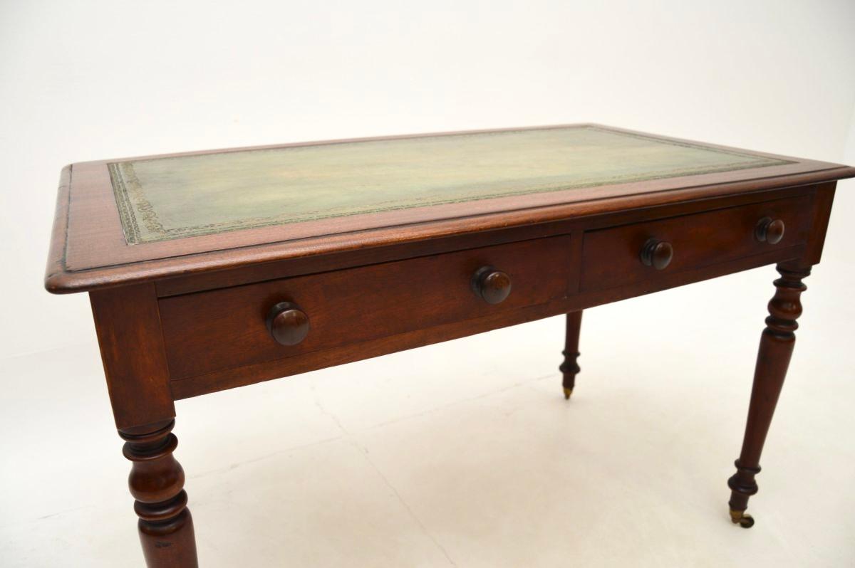 Pelle Antico tavolo da scrittura / scrivania vittoriano con piano in pelle in vendita