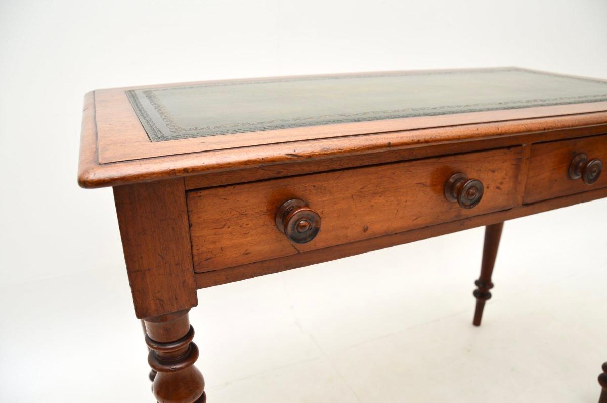 Ancien bureau victorien à dessus en cuir 1