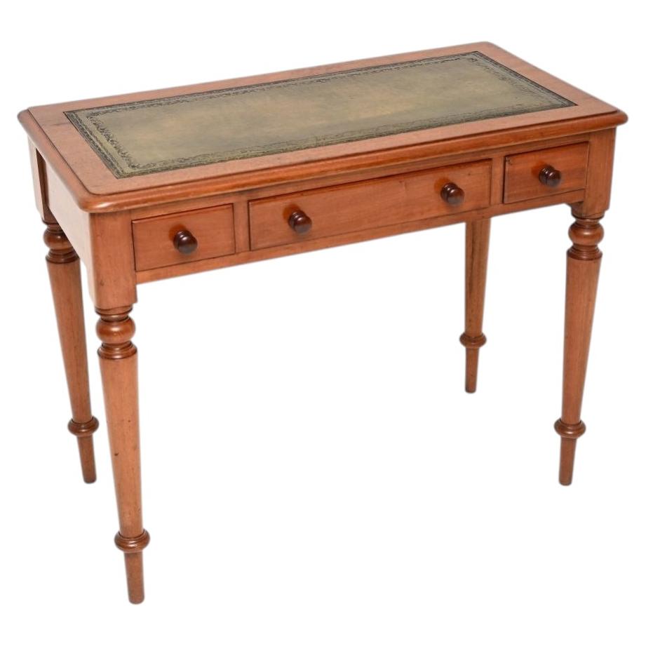 Ancien bureau victorien à dessus en cuir