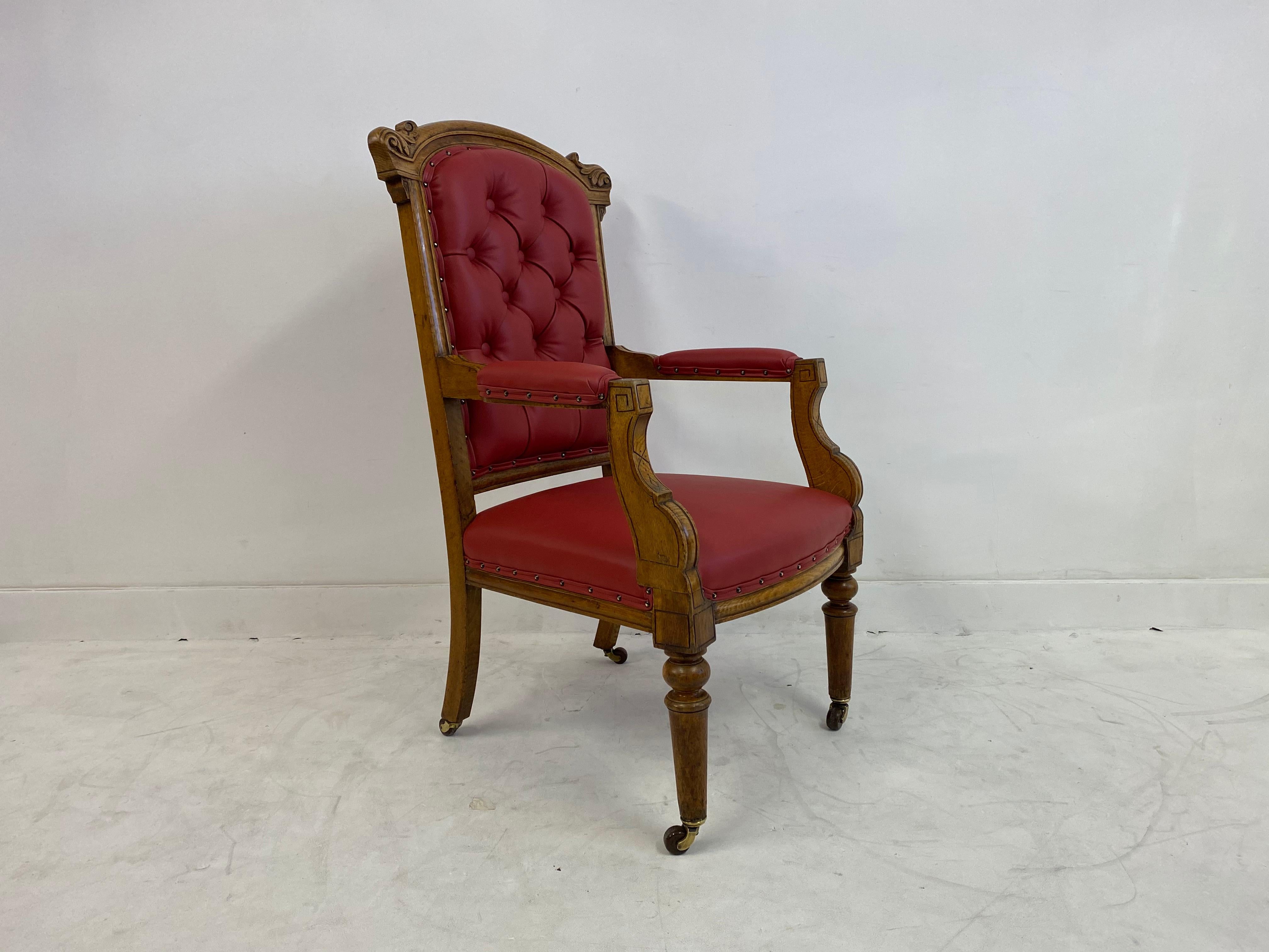 Antique Victorian Light Oak Throne Armchair in Red Leather In Good Condition In London, London