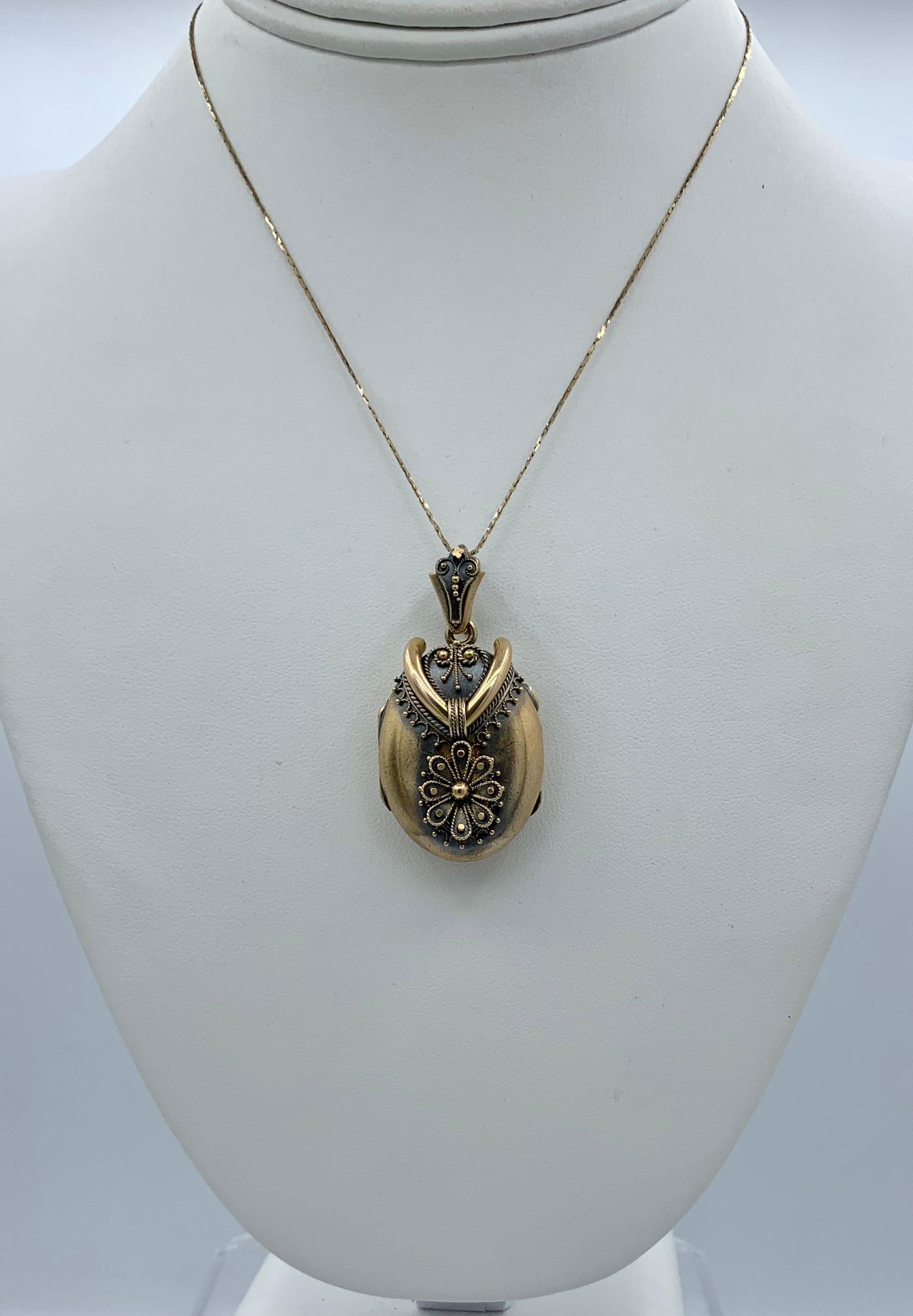gold victorian pendant