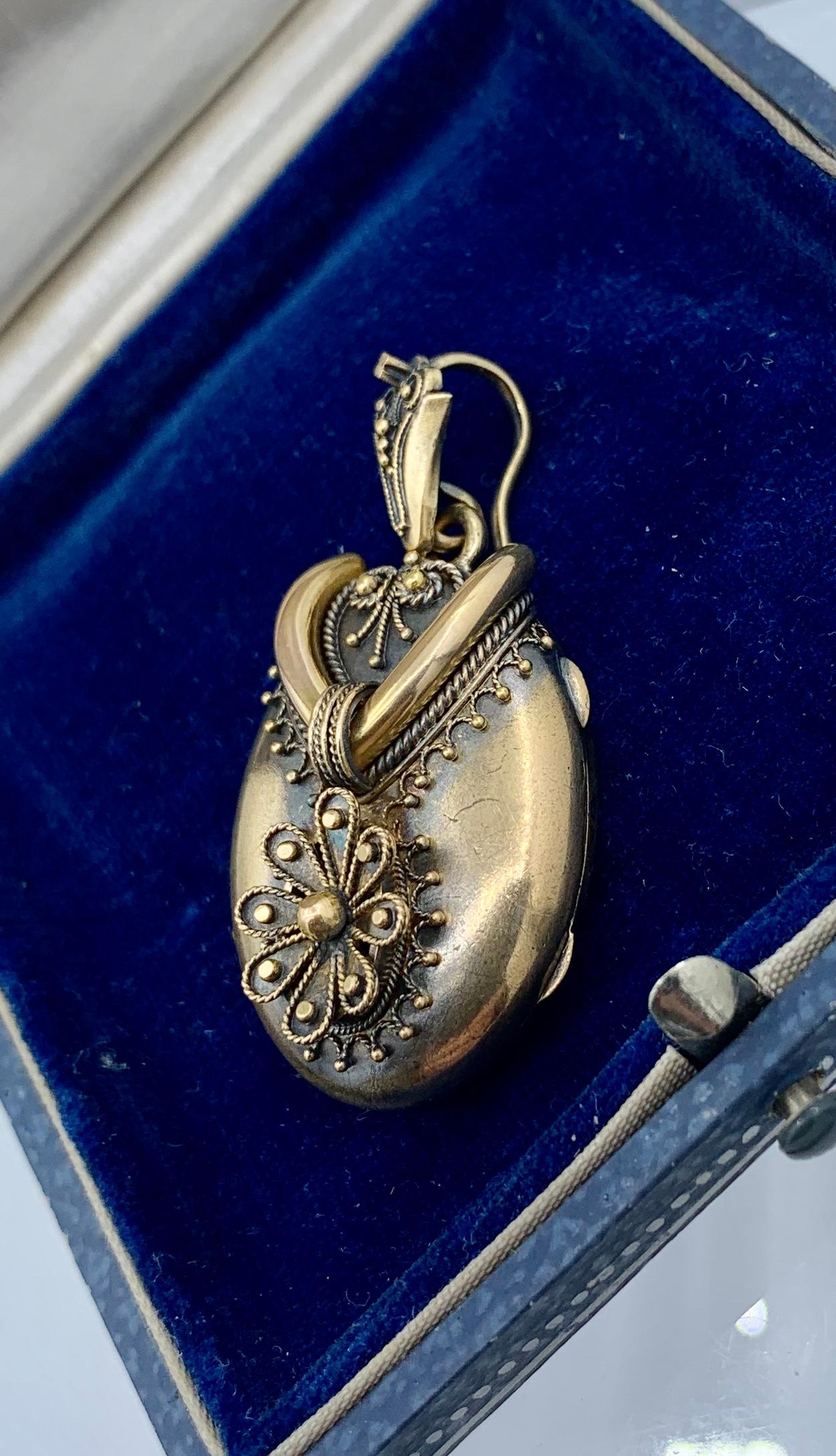 Antique Victorian Locket 14 Karat Gold Etruscan Revival Pendant Circa 1860 In Good Condition For Sale In New York, NY