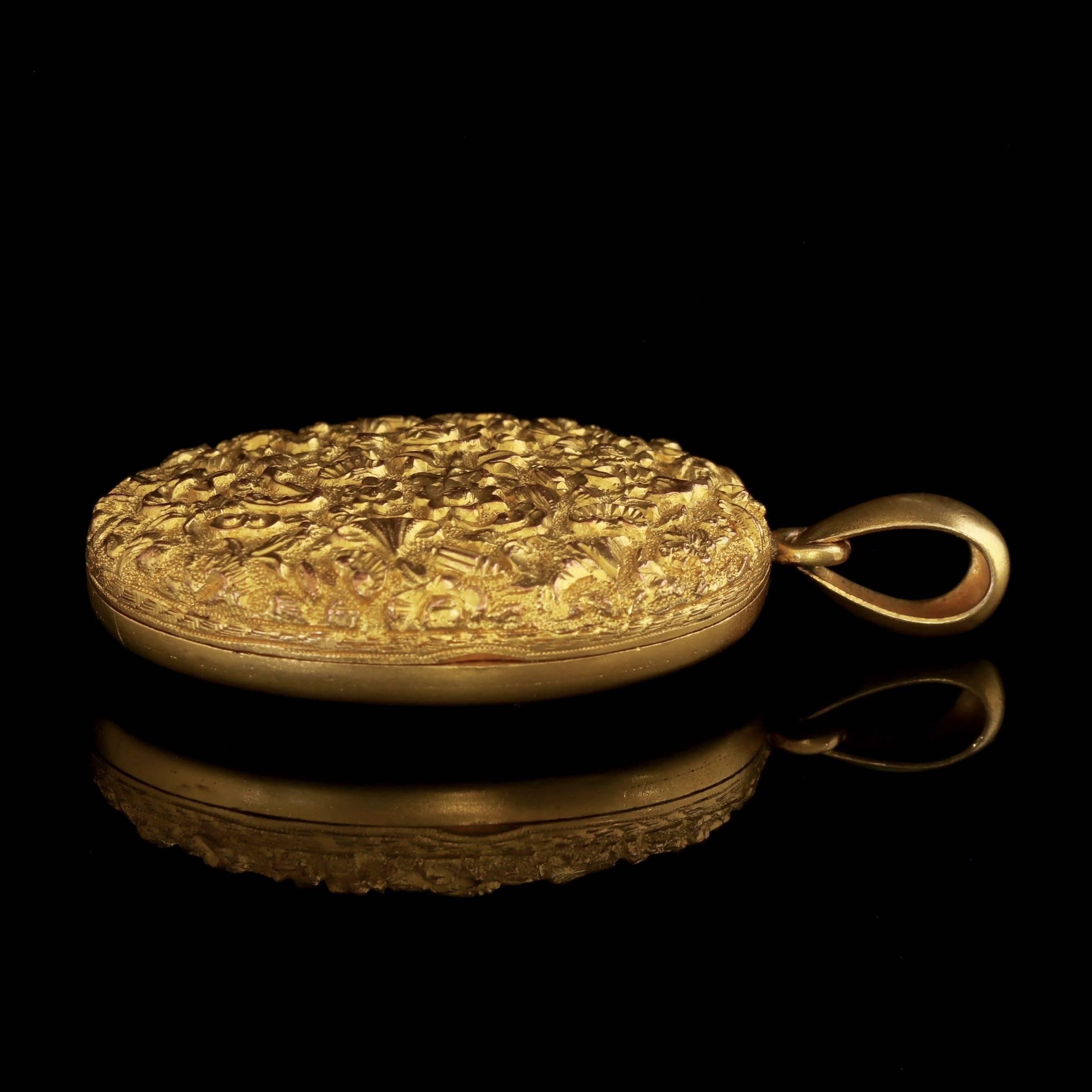 Antique Victorian Locket 18 Carat Gold Gilt Forget Me Not, circa 1880 1