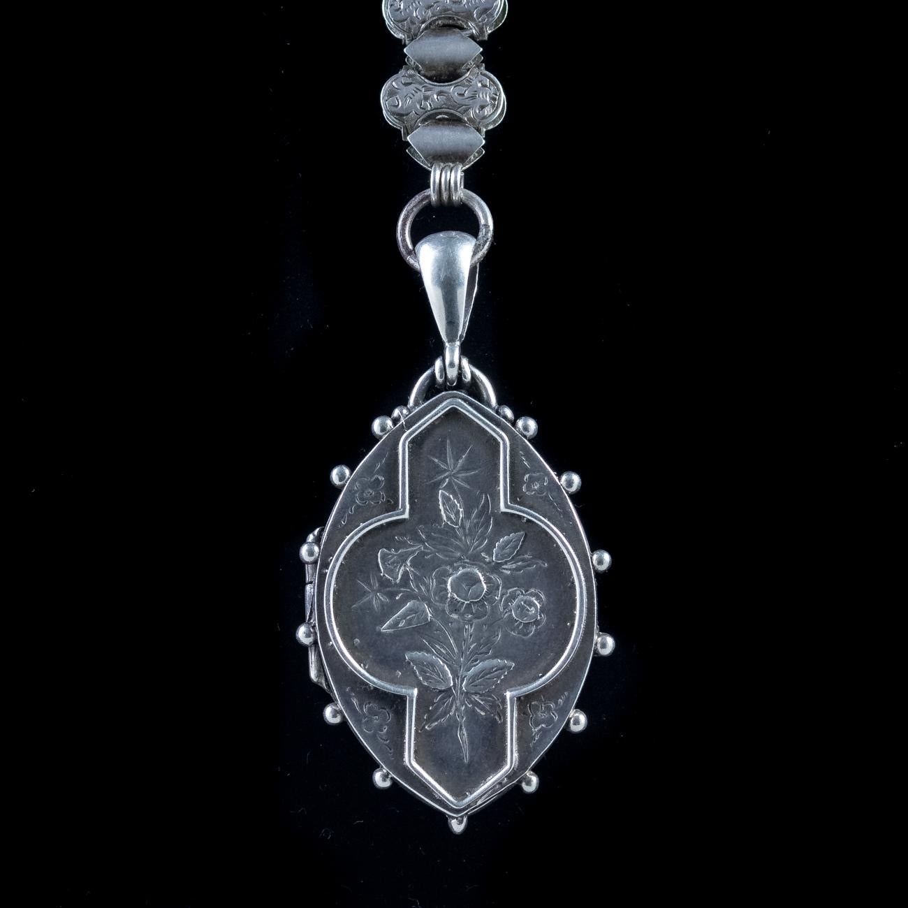 Antique Victorian Locket Collar Forget Me Not Silver, circa 1880 In Good Condition In Lancaster, Lancashire