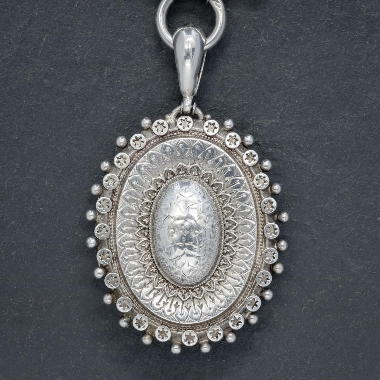 Antique Victorian Locket Collar Silver Necklace, circa 1880 For Sale 1