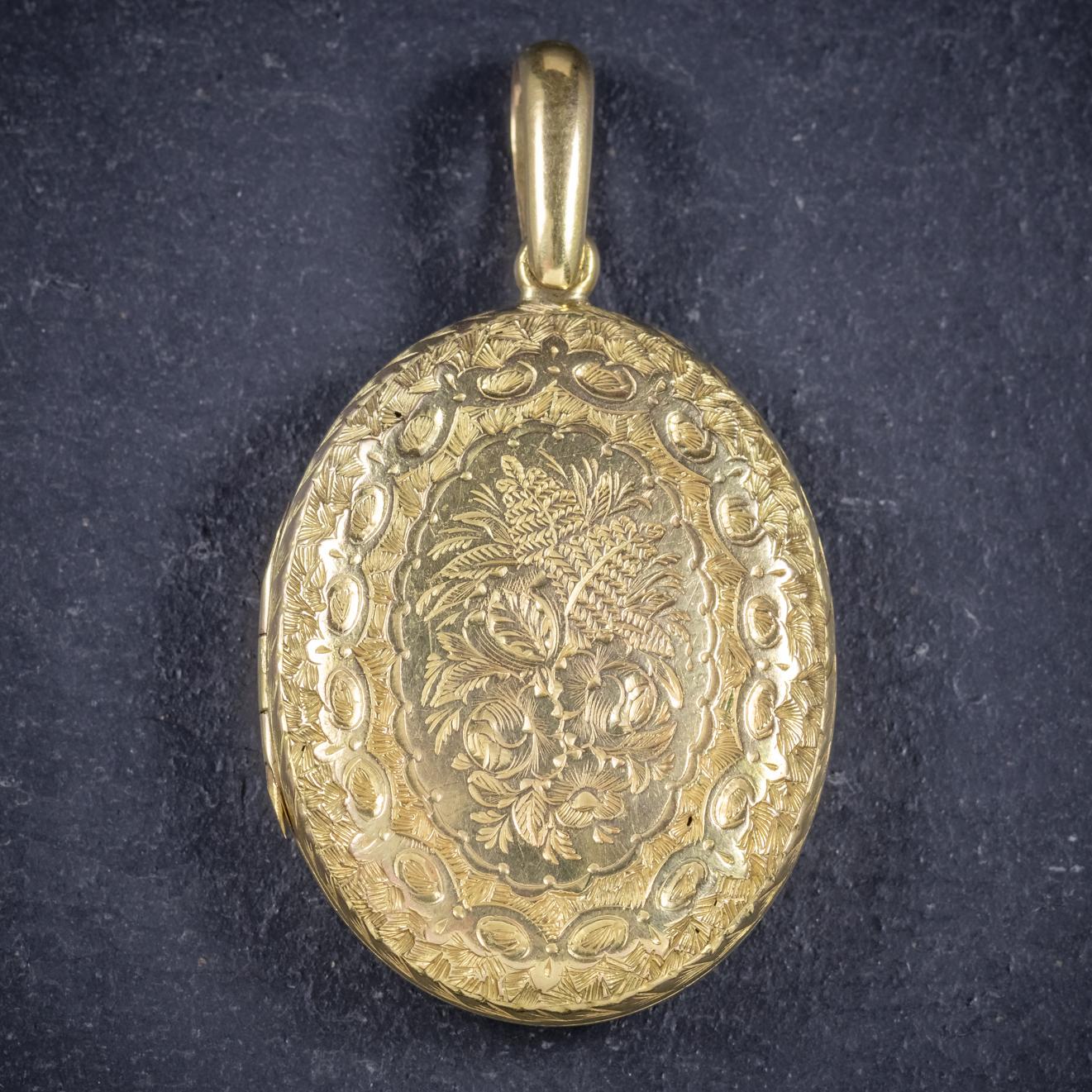 Women's Antique Victorian Locket Collar Solid 15 Carat Gold circa 1900 Necklace For Sale