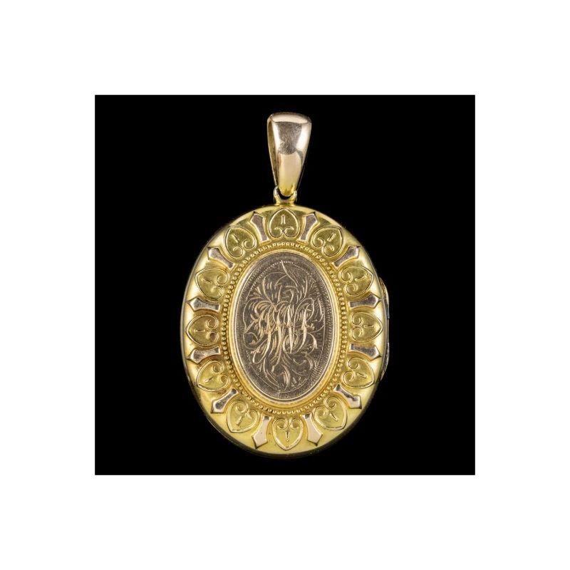 A quality antique Victorian locket from the late 19th century featuring intricate chased patterning around the border with a previous owner’s initials engraved in the centre on both sides.

It’s modelled in 15ct gold and complete with rims and