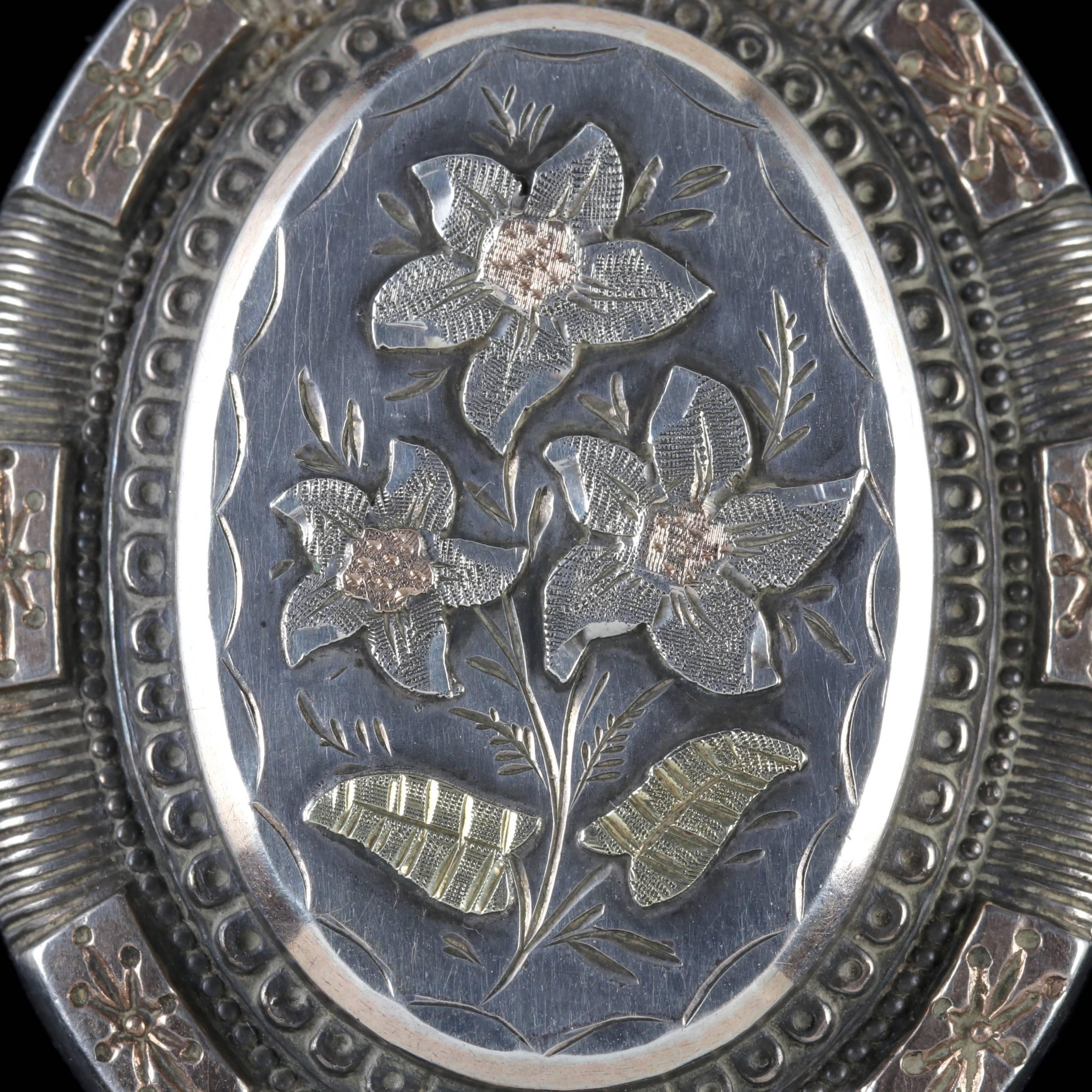 To read more please click continue reading below-

This beautiful antique Victorian Gold and Sterling Silver Forget me not locket is Circa 1900. 

The wonderful locket is beautifully engraved and boasts a fabulous centre piece of Gold Forget me