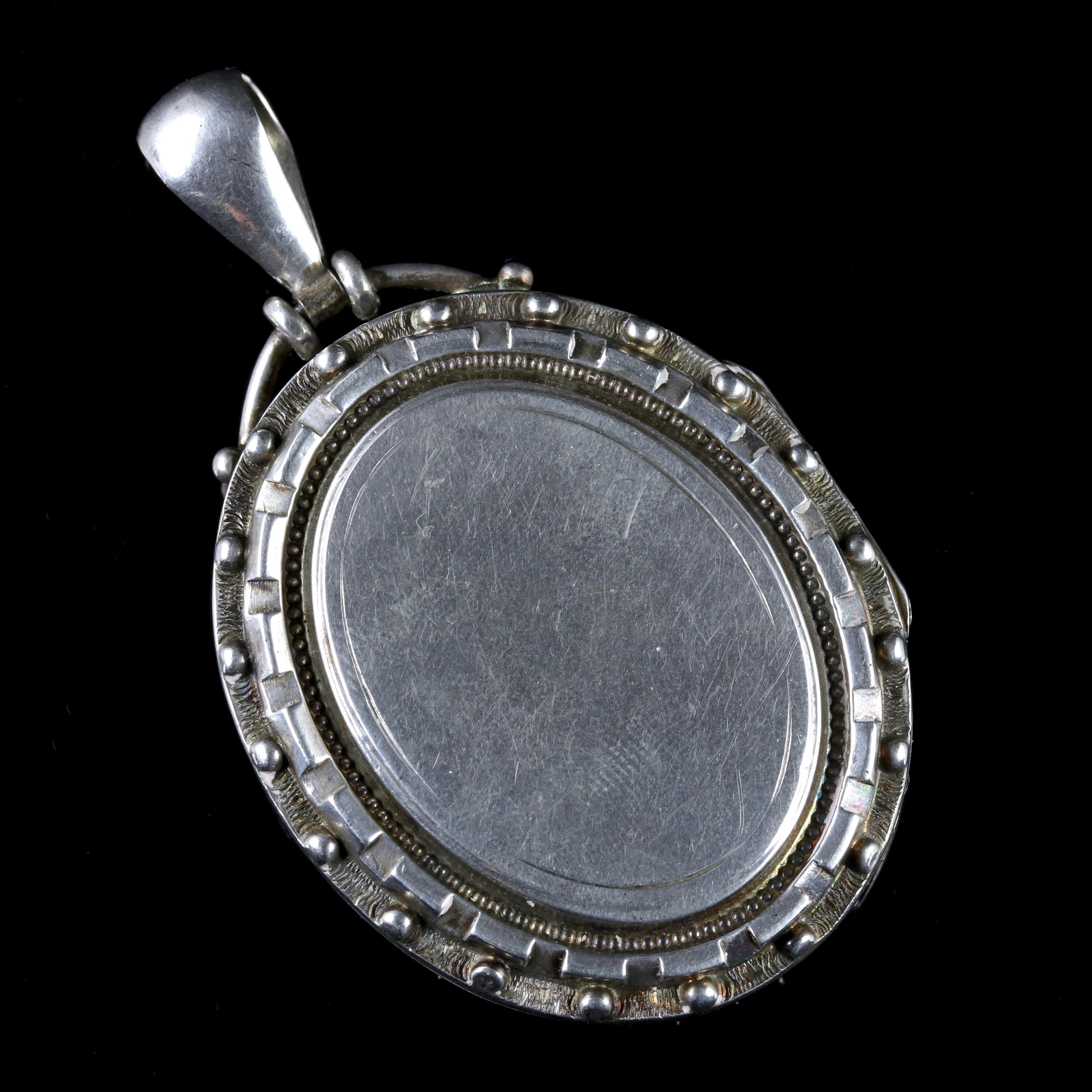 Antique Victorian Locket Silver Locket, circa 1880 In Excellent Condition In Lancaster, Lancashire