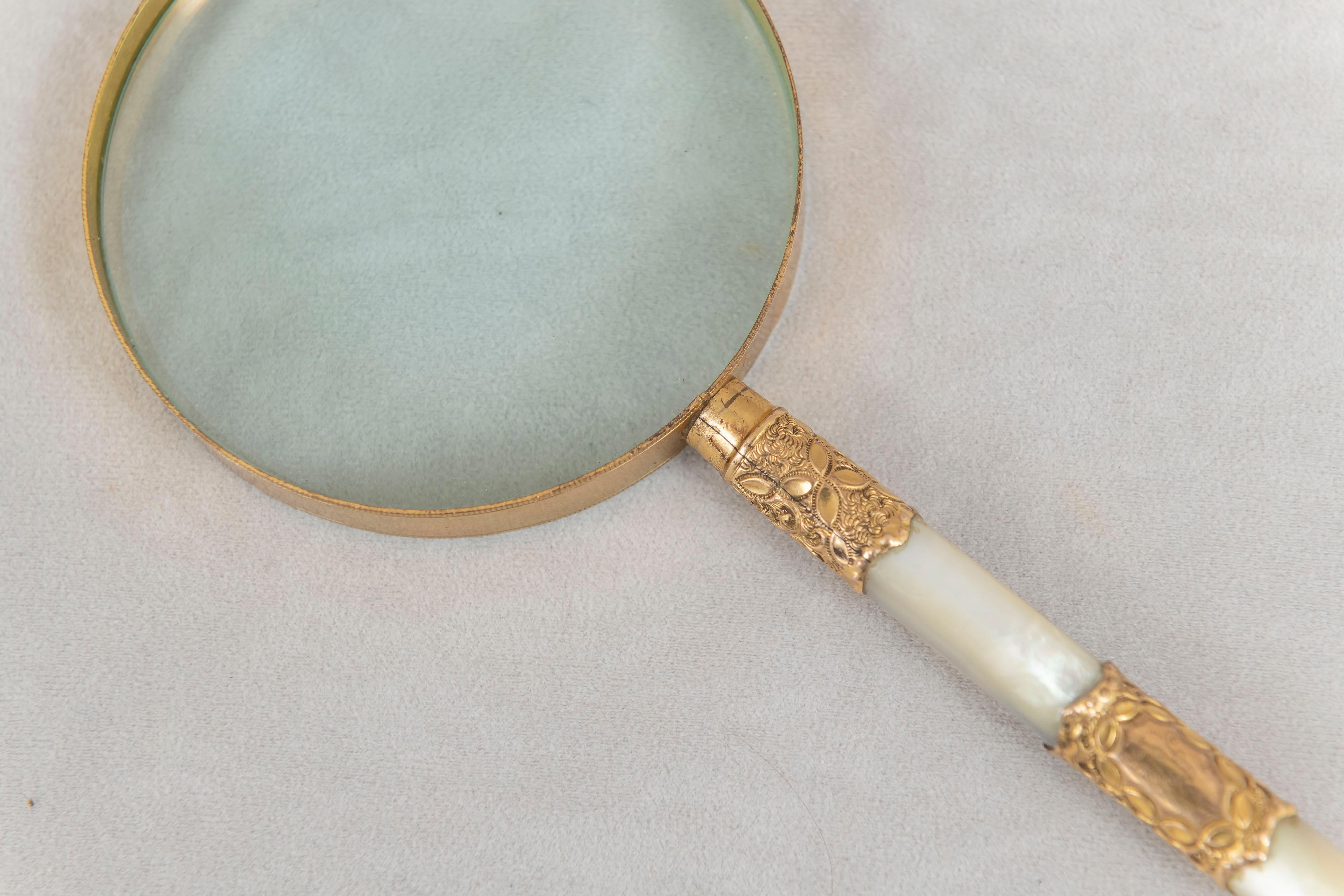 Victorien tardif Verre grossissant victorien ancien, nacre, rempli d'or 18 carats, vers 1890 en vente