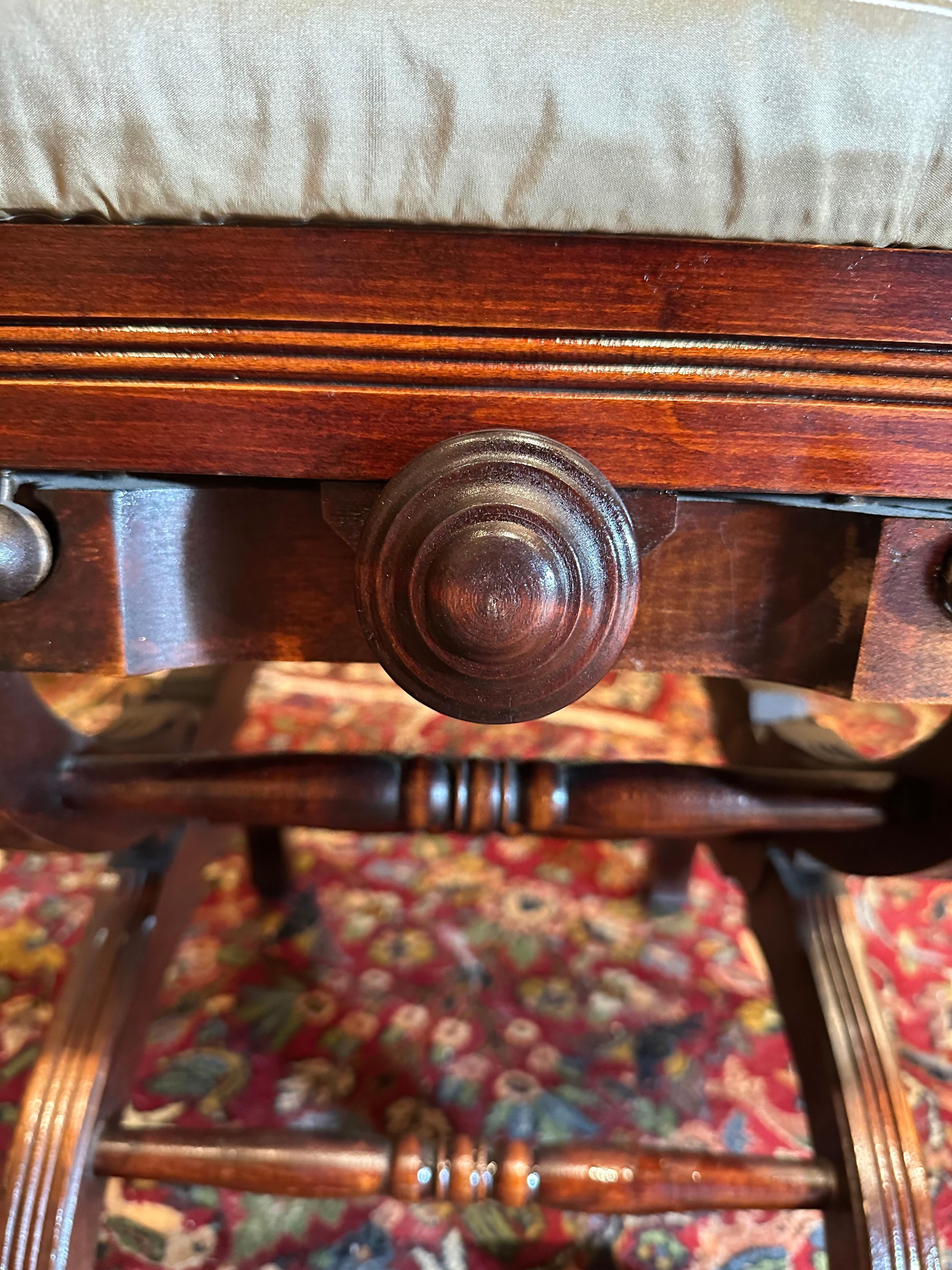 Antico banco da pianoforte vittoriano in mogano ad altezza regolabile. in vendita 4