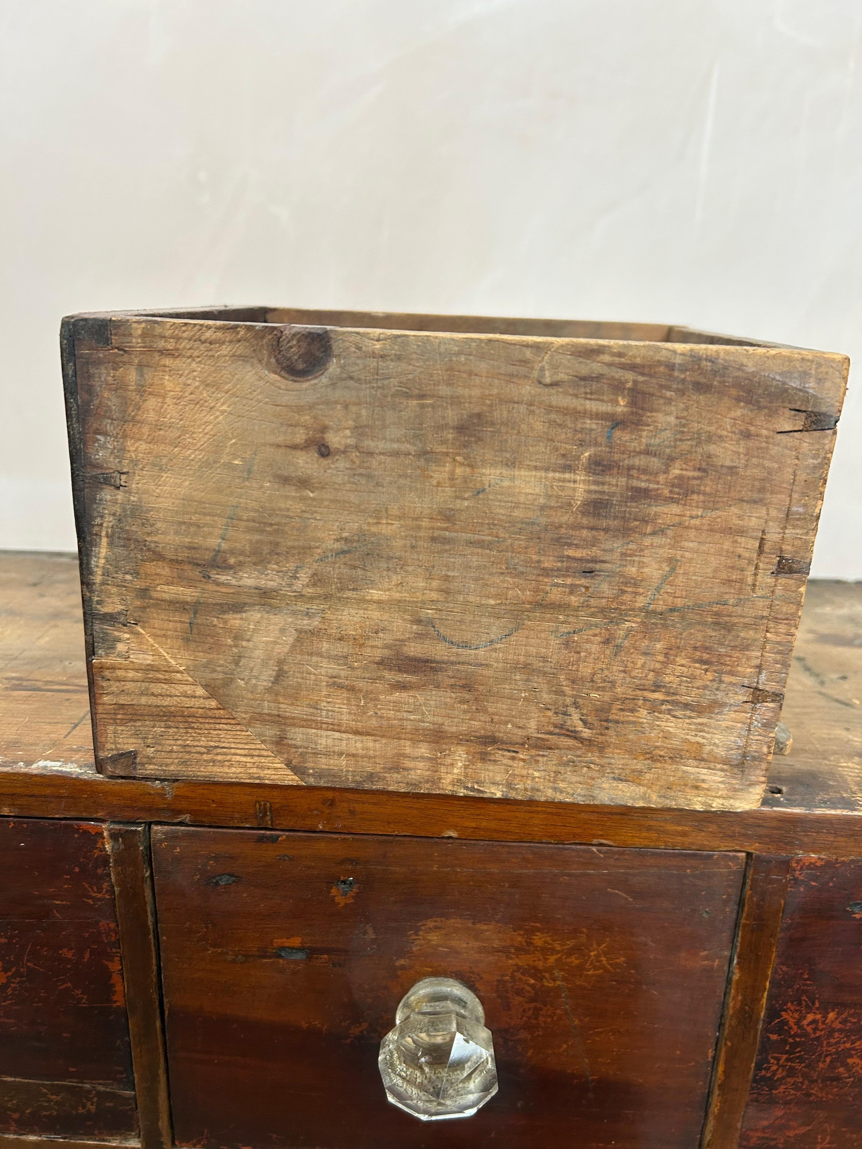 Antico banco di cassetti in mogano vittoriano per farmacia In condizioni buone in vendita a Sherborne, GB