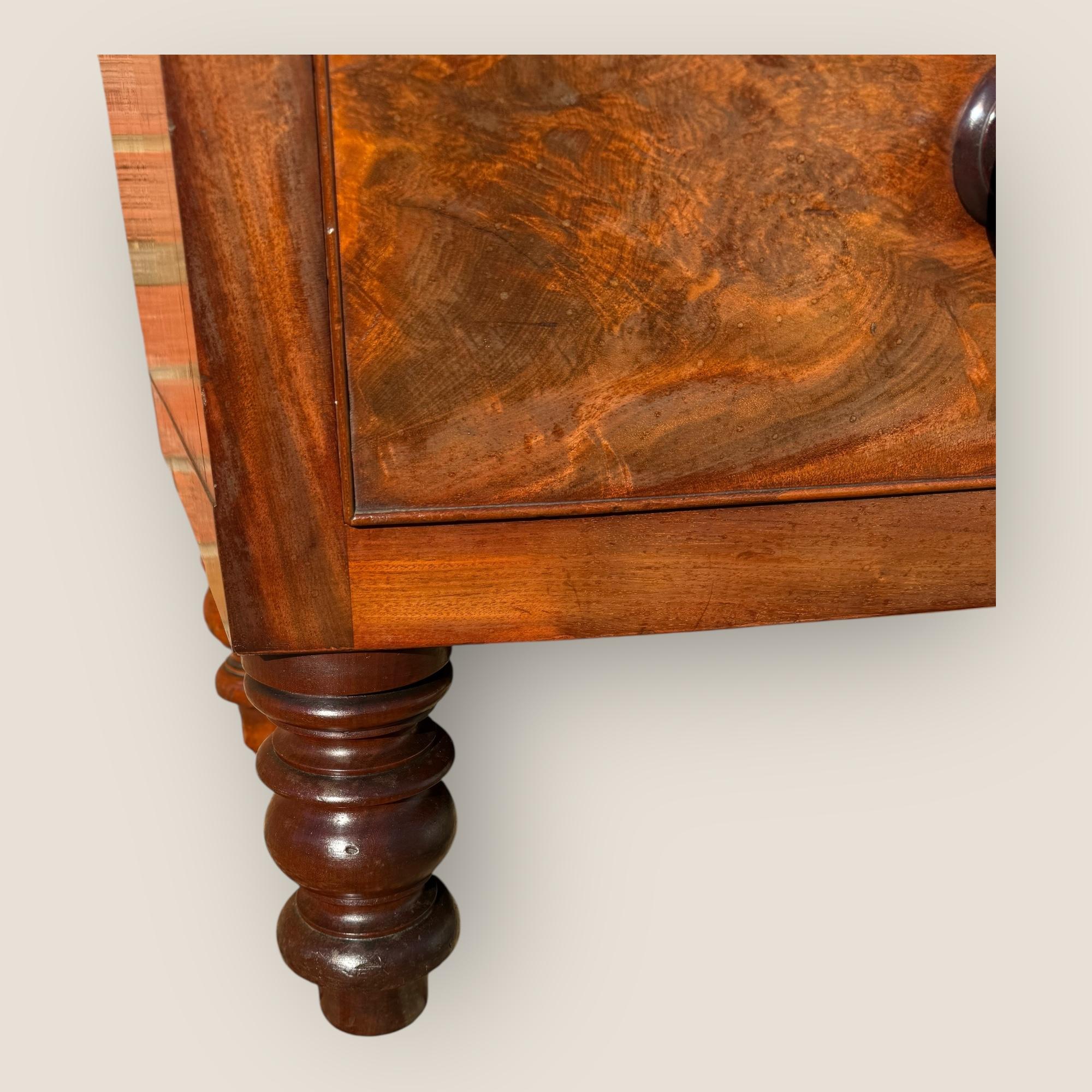 Antique Victorian Mahogany Bow Front Chest of Drawers with Wooden Handles For Sale 5