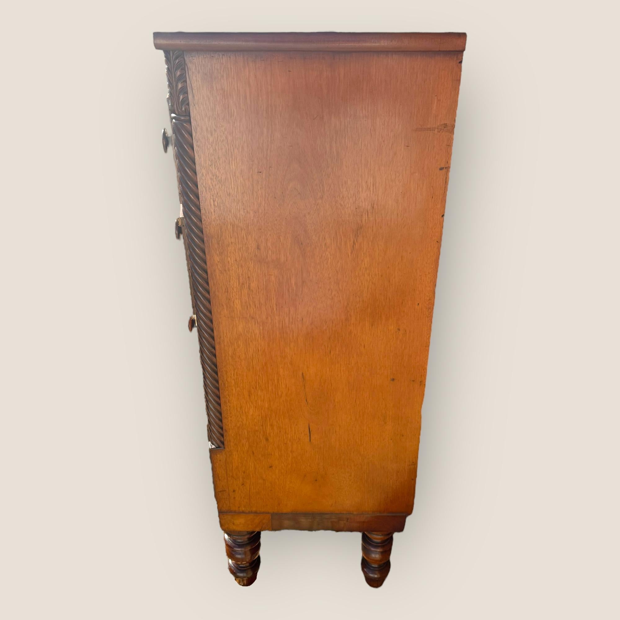 Antique Victorian Mahogany Bow Front Chest of Drawers with Wooden Handles For Sale 1
