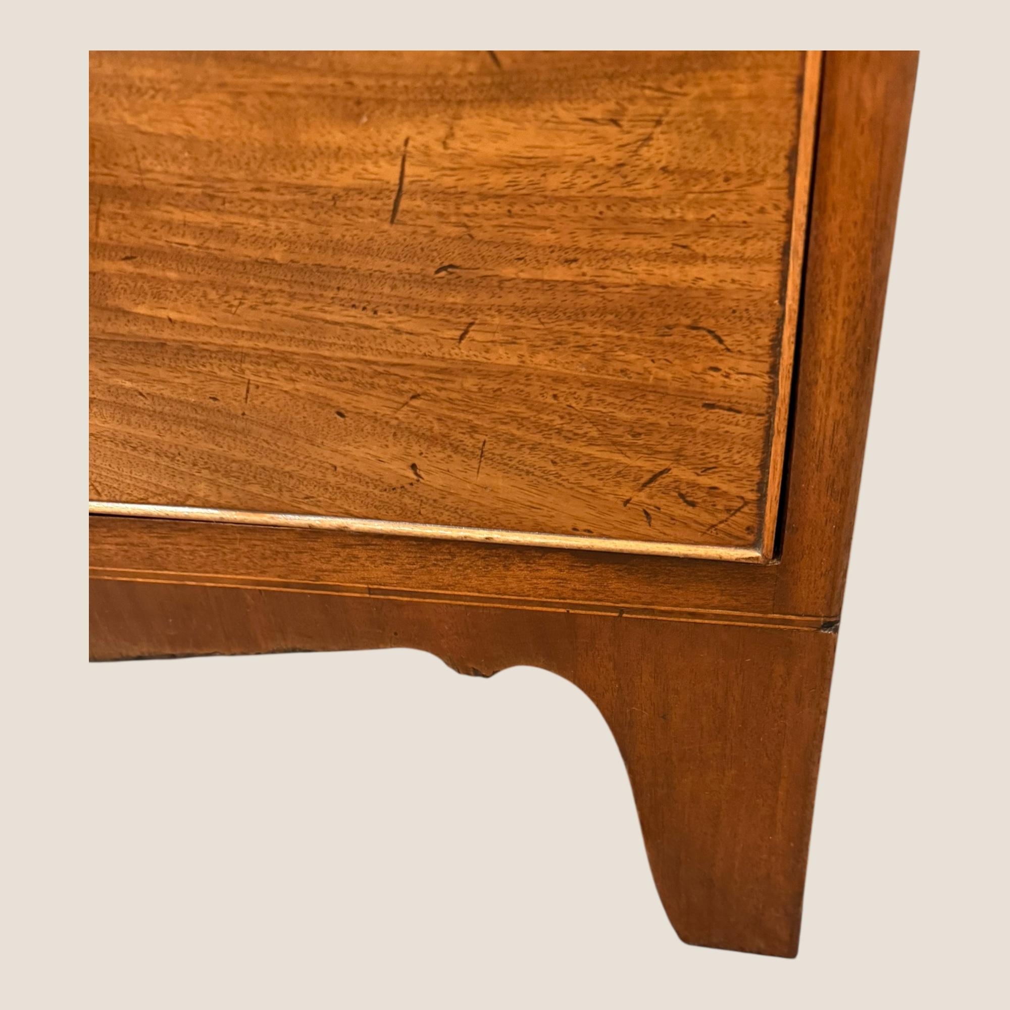Antique Victorian Mahogany & Brass Inlaid Top Chest of 5 Drawers Wooden Handles For Sale 4