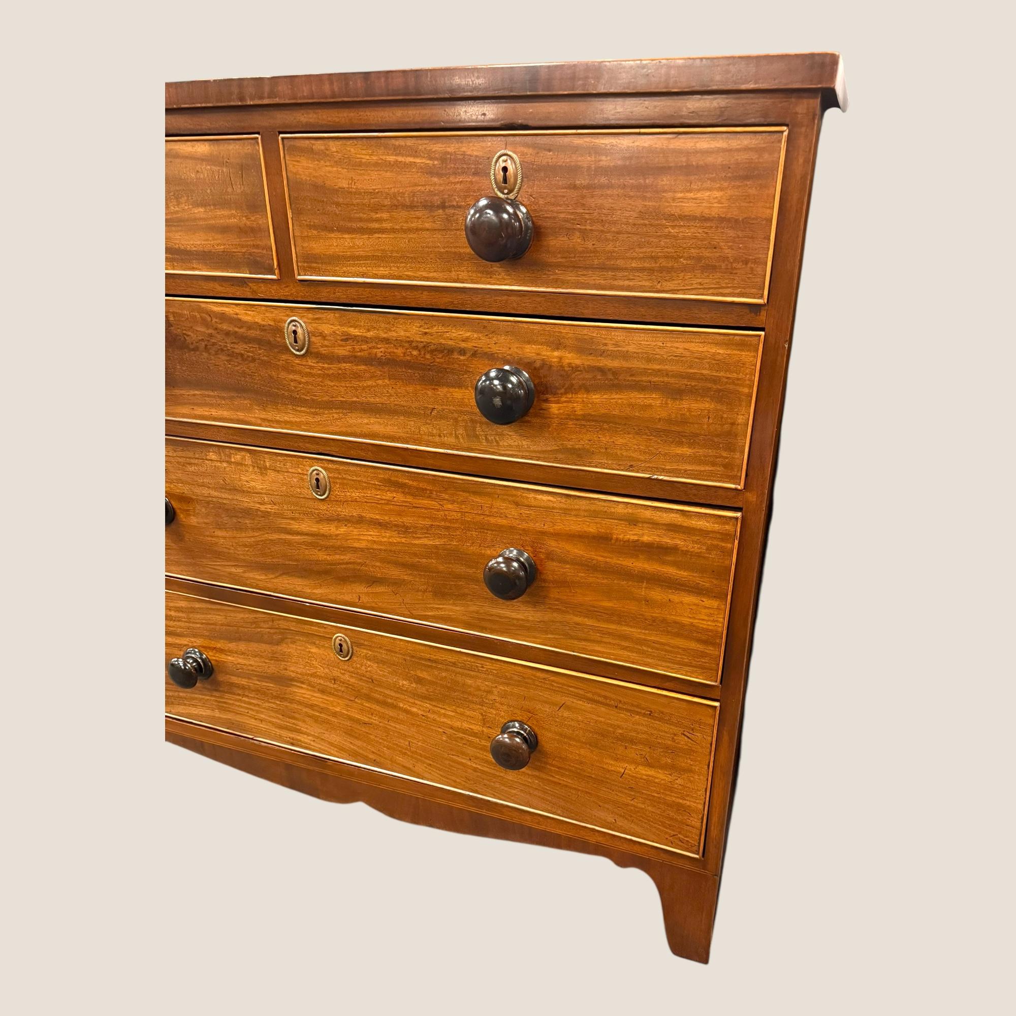 Antique Victorian Mahogany & Brass Inlaid Top Chest of 5 Drawers Wooden Handles For Sale 3