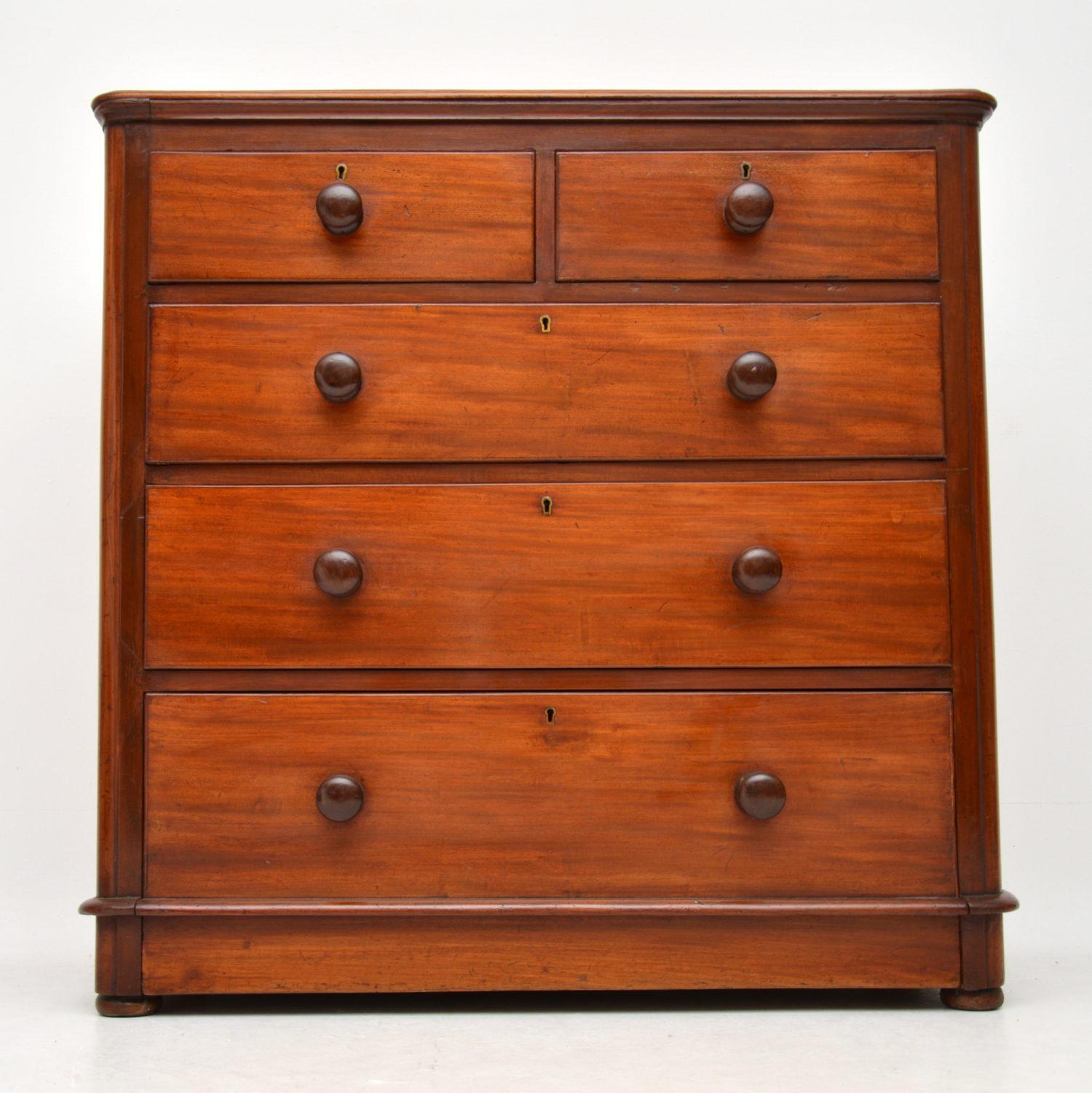 Antique Victorian mahogany chest of drawers in good original condition & with plenty of character. These chests are always very popular because they have so much storage with no waste of space. This one has a solid mahogany top, rounded corners,