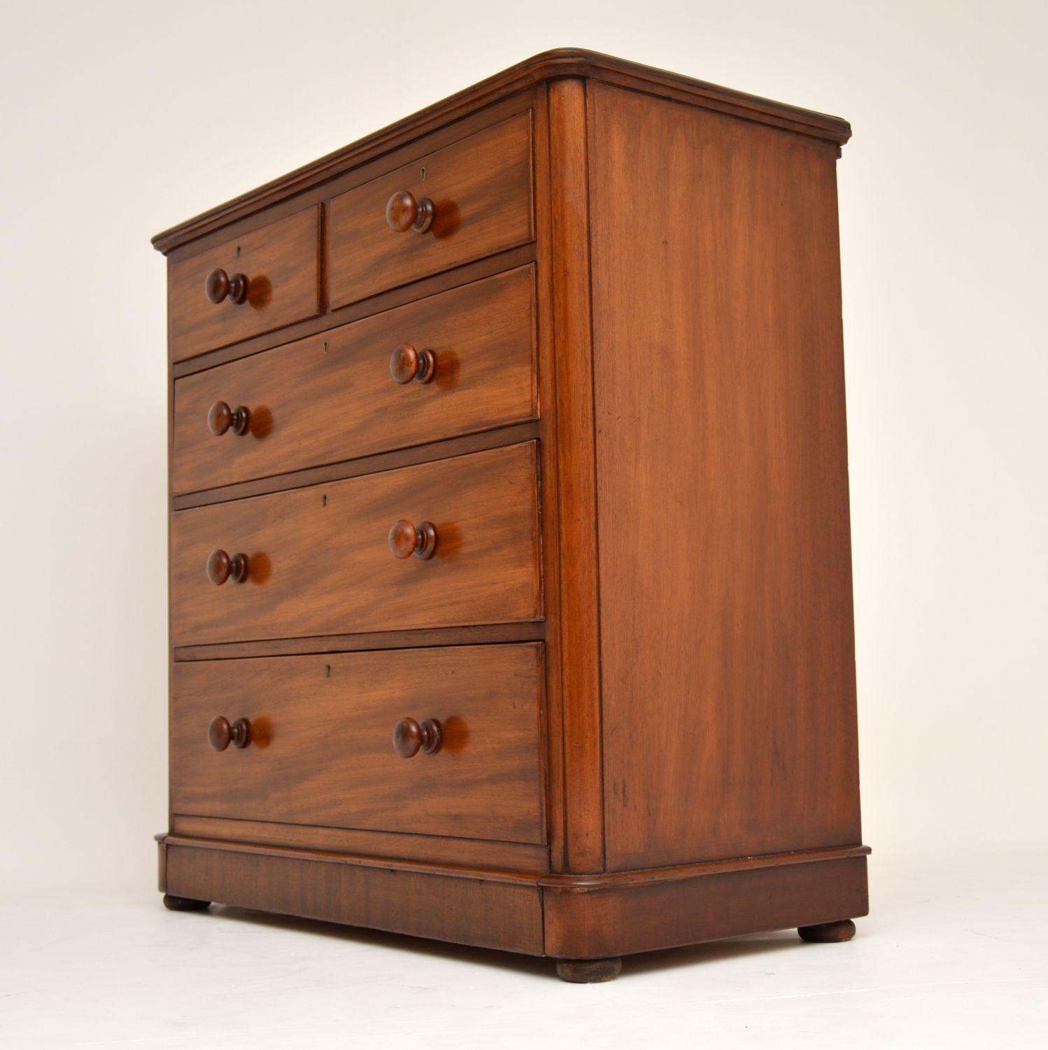 English Antique Victorian Mahogany Chest of Drawers