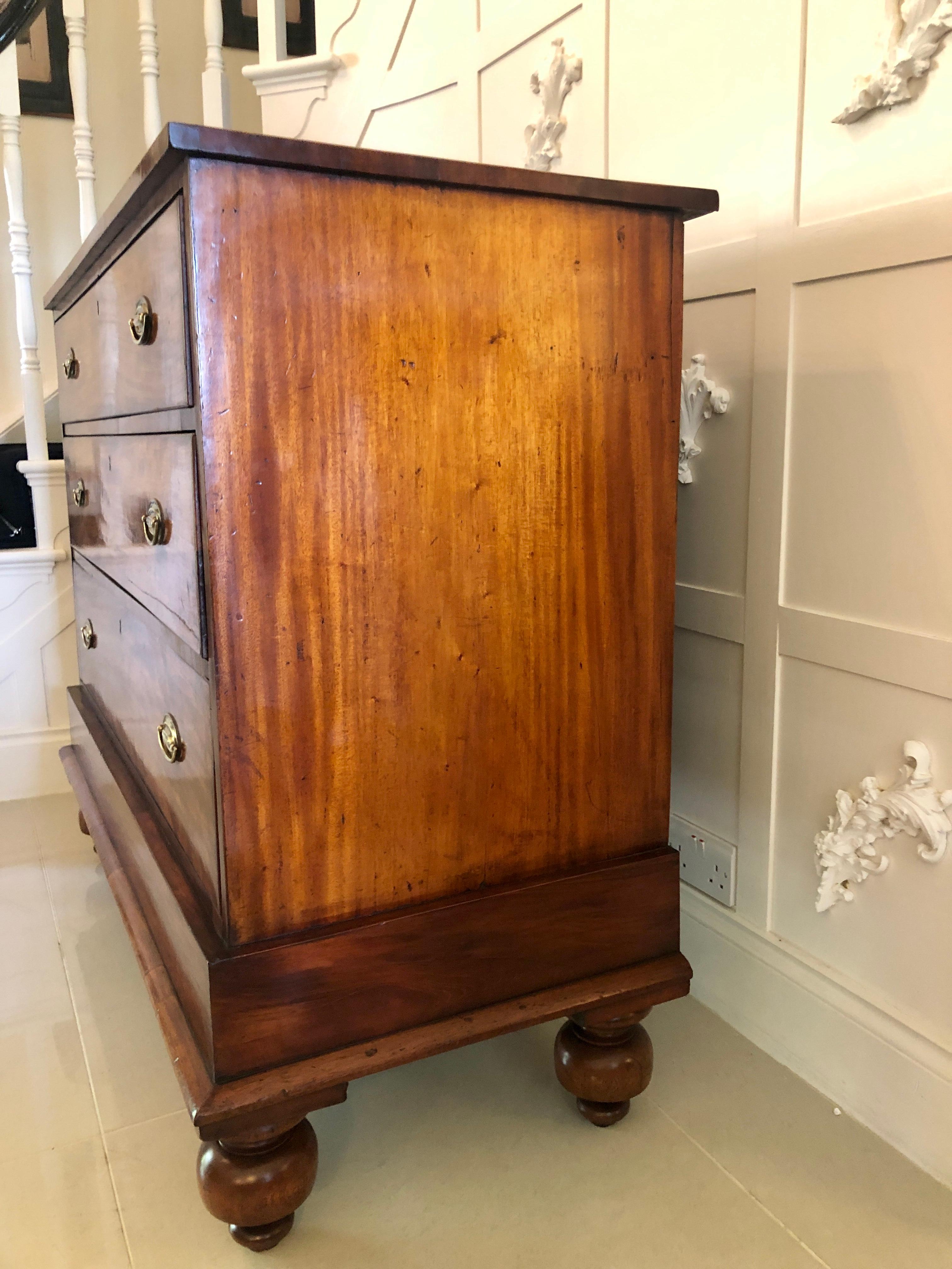 English Antique Victorian Mahogany Chest of Drawers For Sale