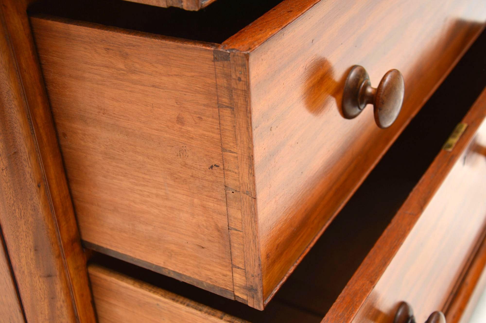 Antique Victorian Mahogany Chest of Drawers In Good Condition In London, GB