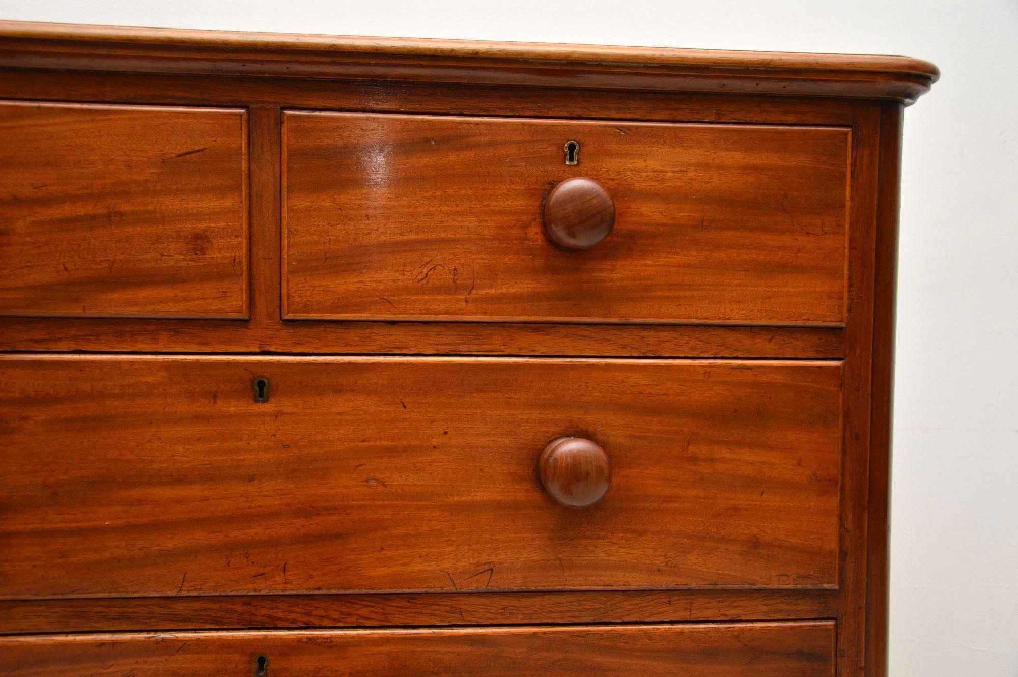 Antique Victorian Mahogany Chest of Drawers In Excellent Condition In London, GB