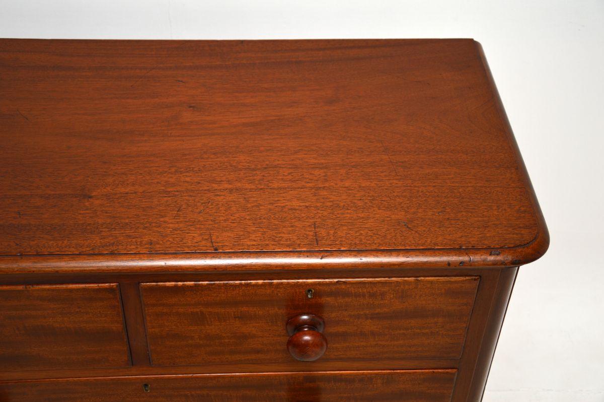 Bois Ancienne commode victorienne en acajou en vente