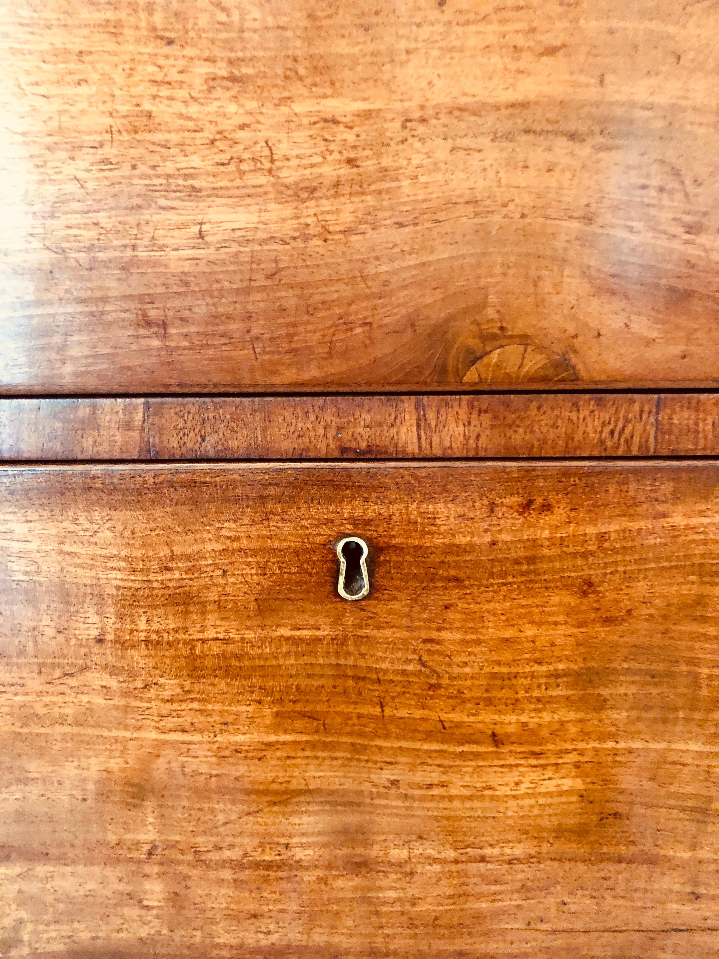 Antique Victorian Mahogany Chest of Drawers For Sale 1