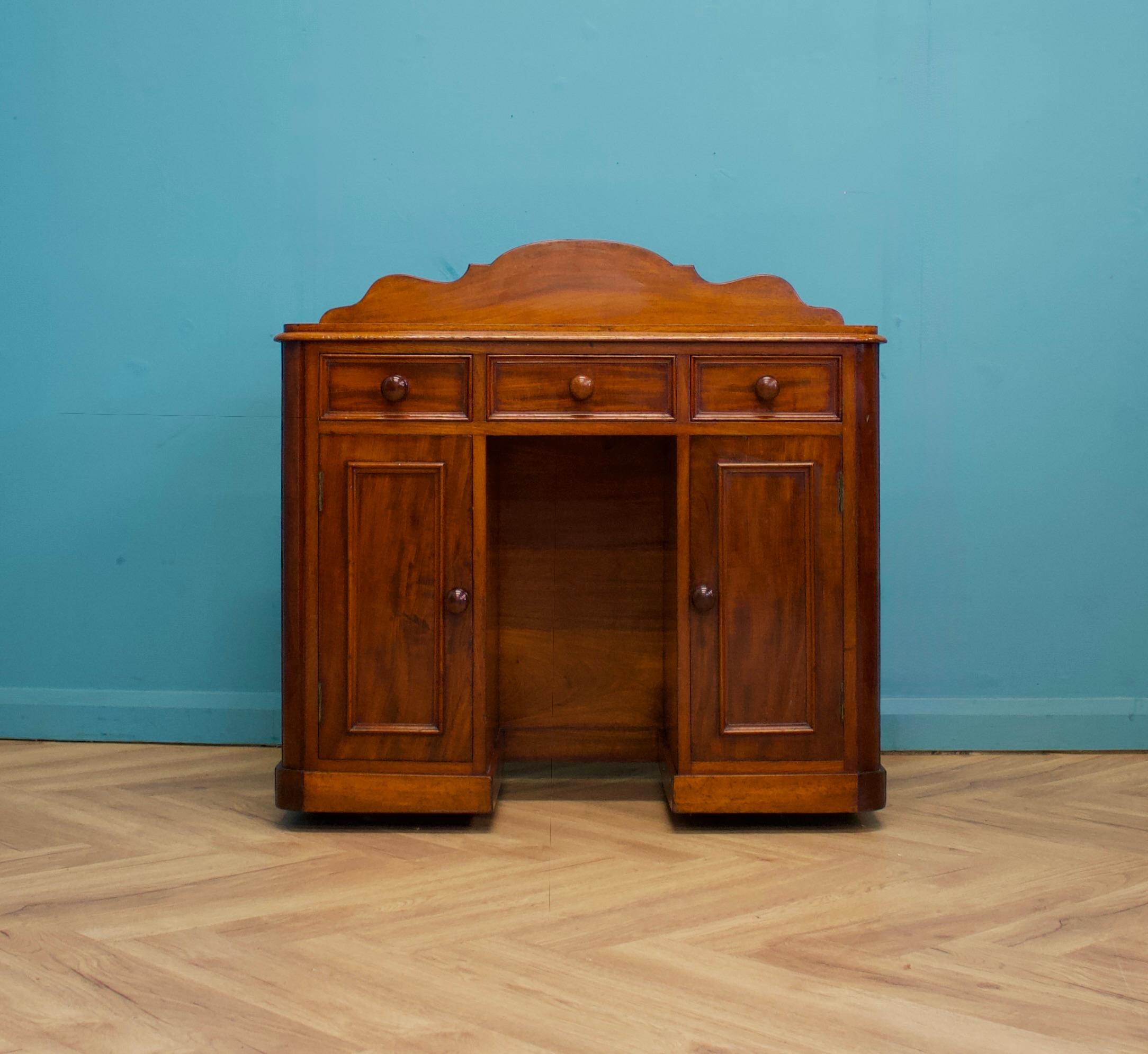 Britannique Ancien bureau compact victorien en acajou, années 1880 en vente