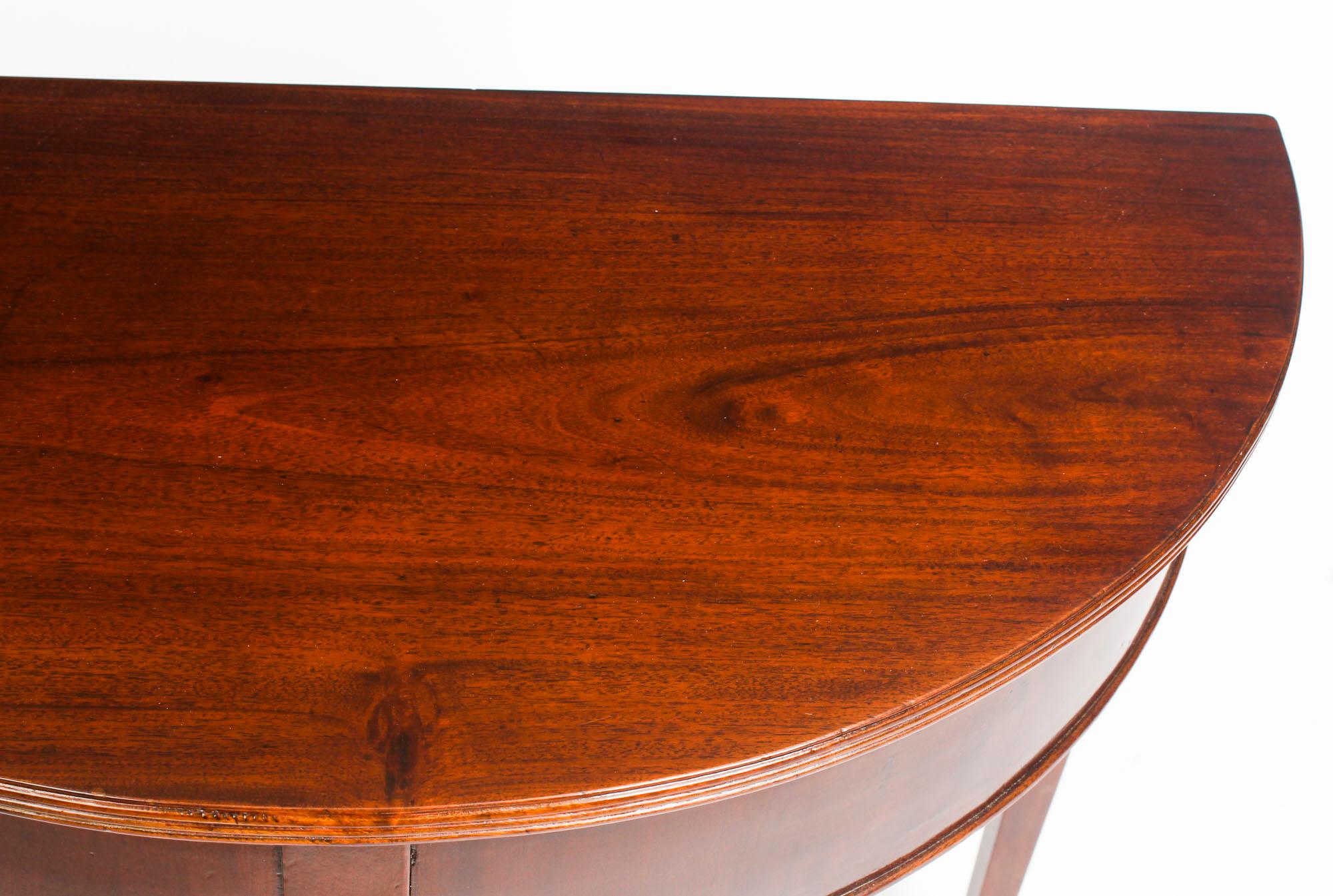 Milieu du XIXe siècle Ancienne table à thé console victorienne en acajou Demilune Card, 19ème siècle en vente
