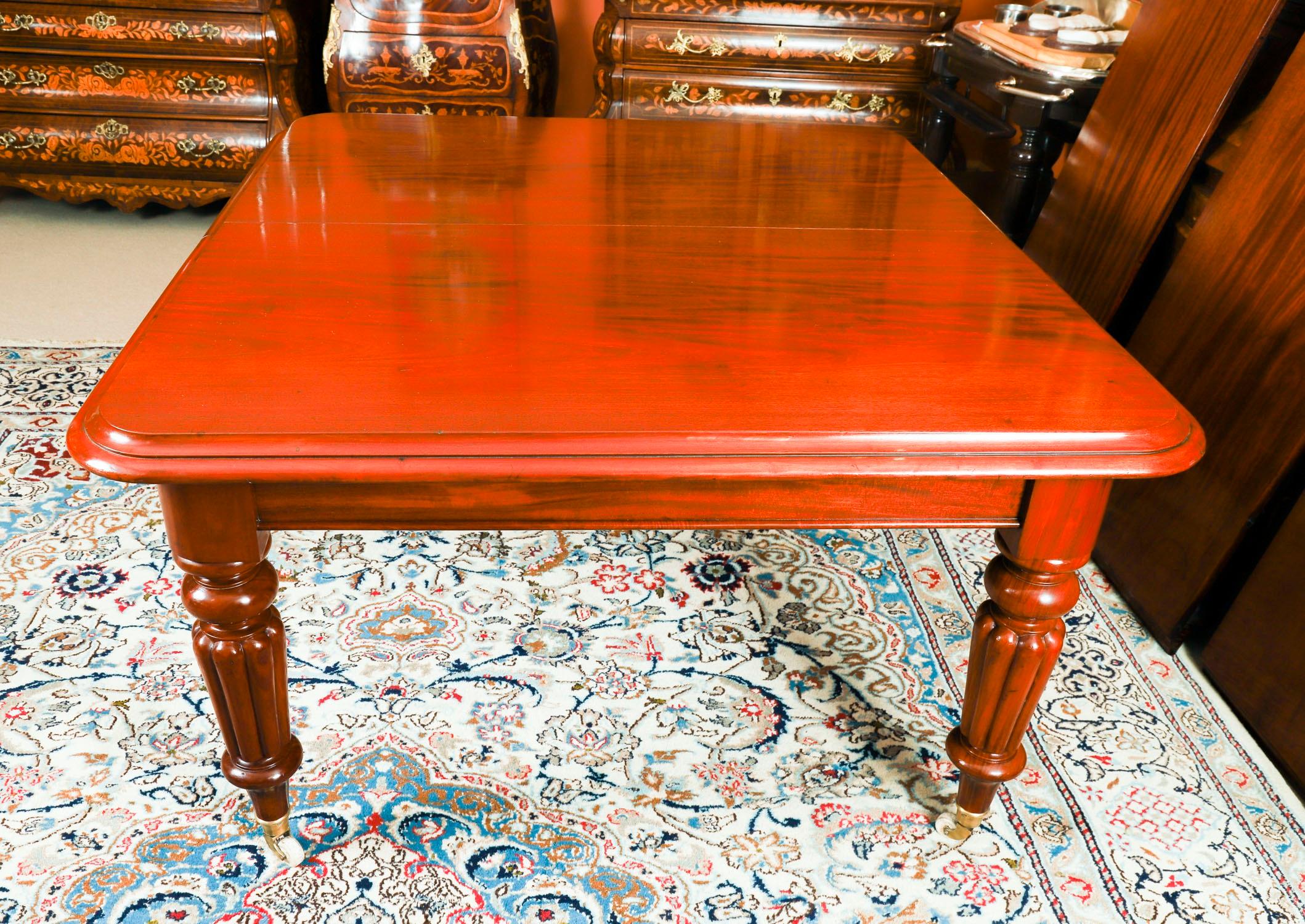 Antique Victorian Mahogany Dining Tabl 19th C & 12 Bar back dining chairs For Sale 7