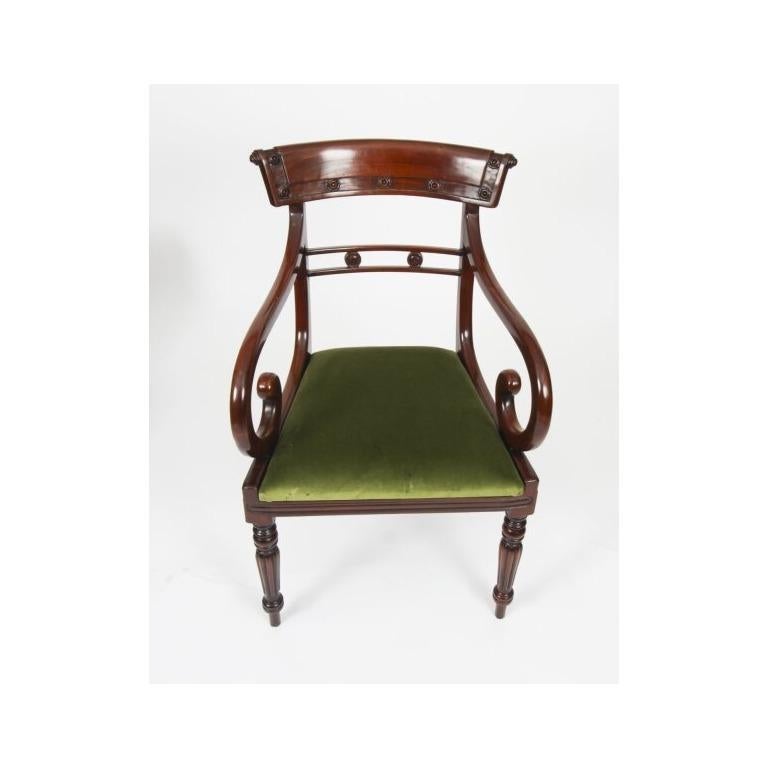 Antique Victorian Mahogany Dining Tabl 19th C & 12 Bar back dining chairs For Sale 8