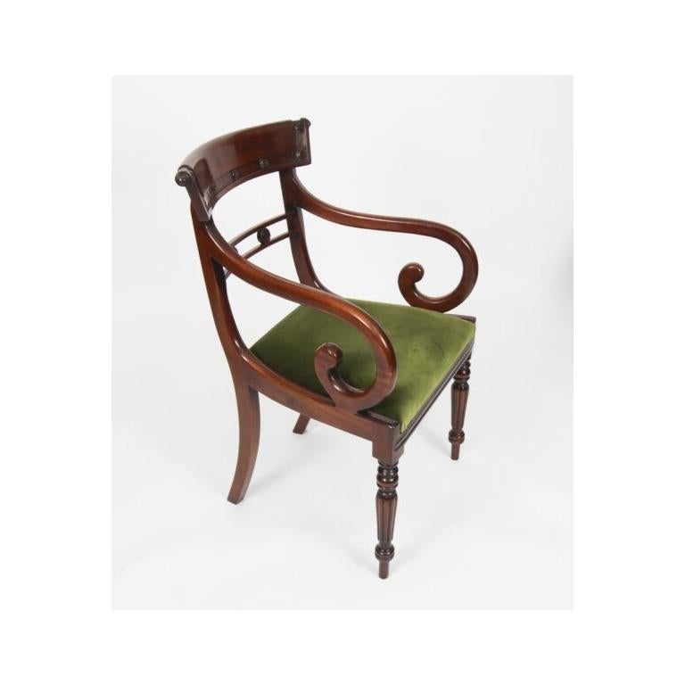 Antique Victorian Mahogany Dining Tabl 19th C & 12 Bar back dining chairs For Sale 9