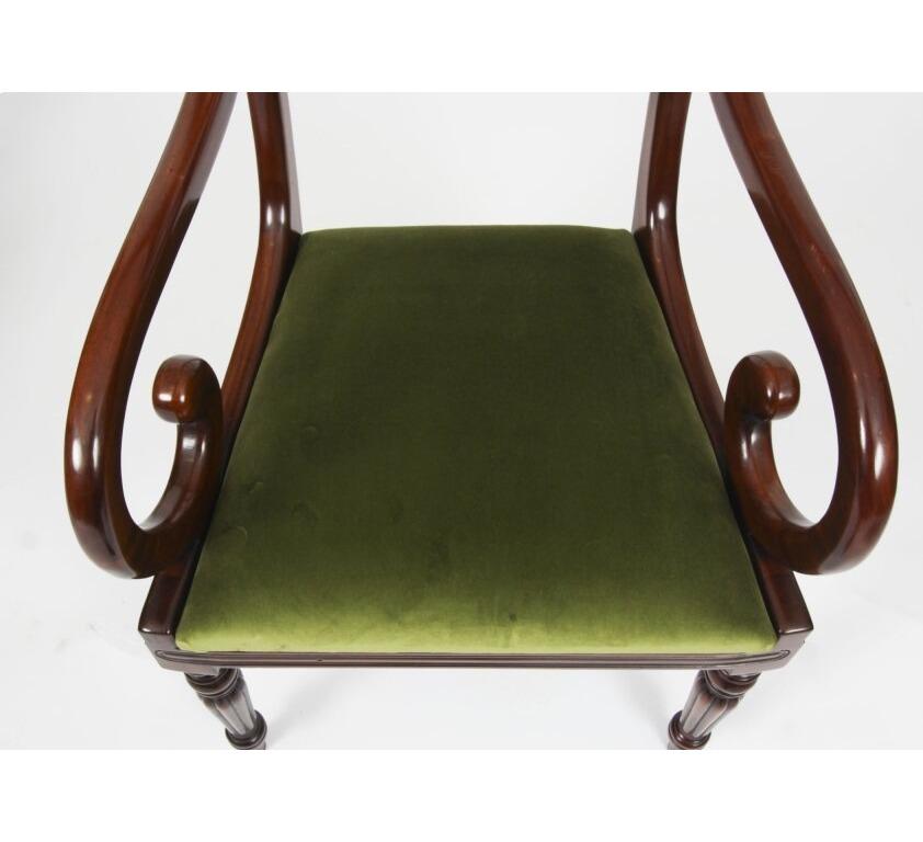 Antique Victorian Mahogany Dining Tabl 19th C & 12 Bar back dining chairs For Sale 10