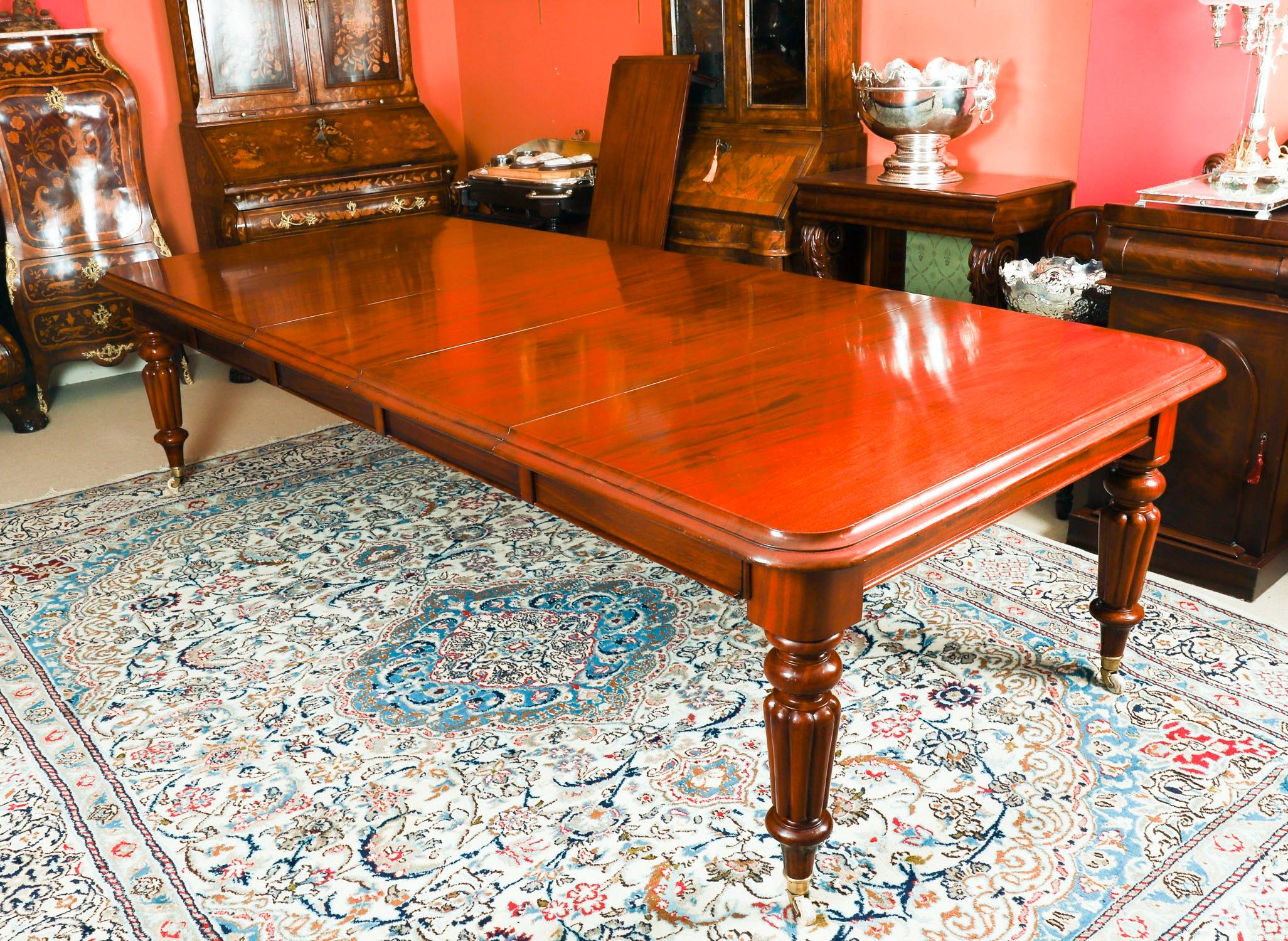 Mid-19th Century Antique Victorian Mahogany Dining Tabl 19th C & 12 Bar back dining chairs For Sale