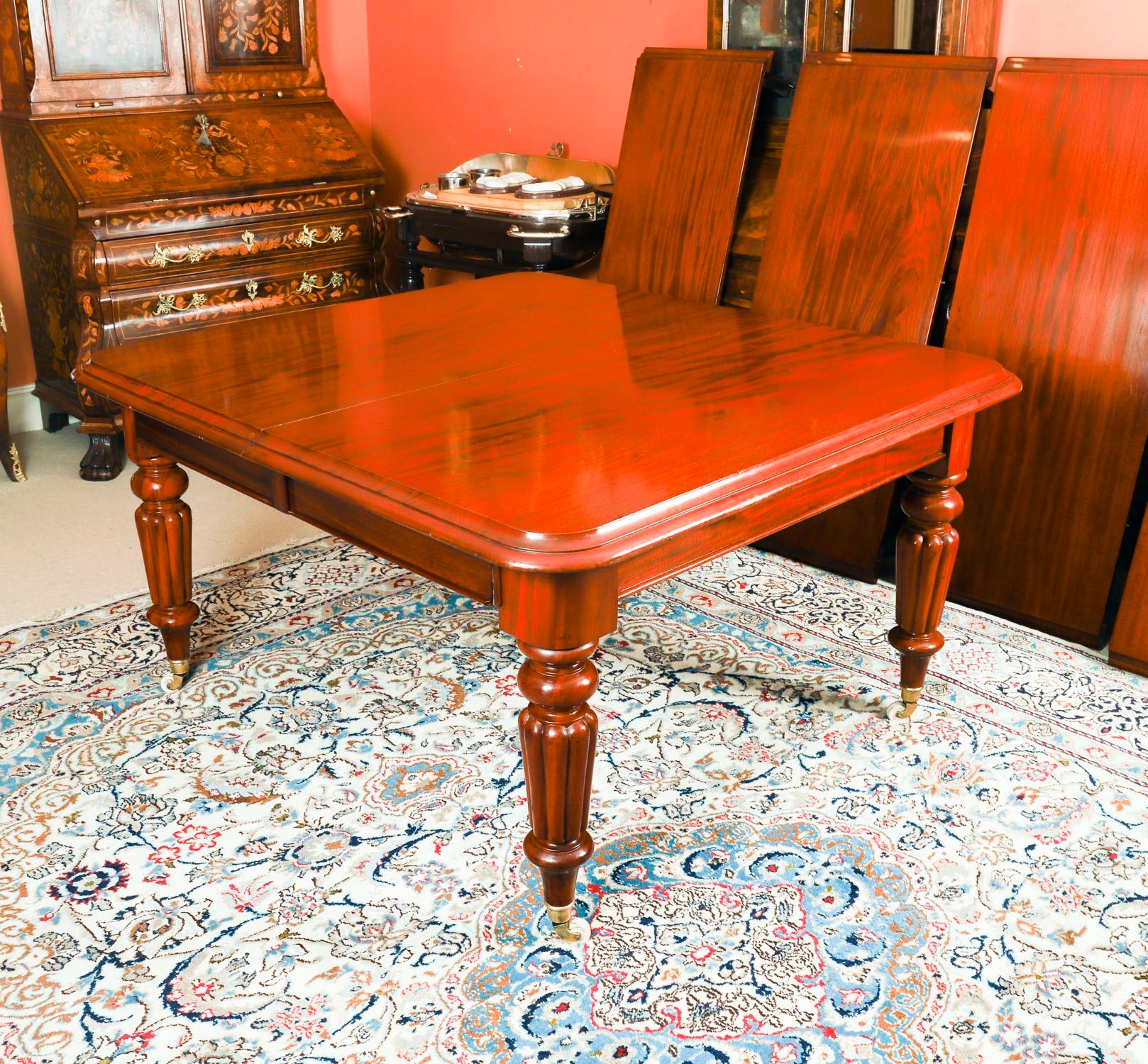 Antique Victorian Mahogany Dining Tabl 19th C & 12 Bar back dining chairs For Sale 3
