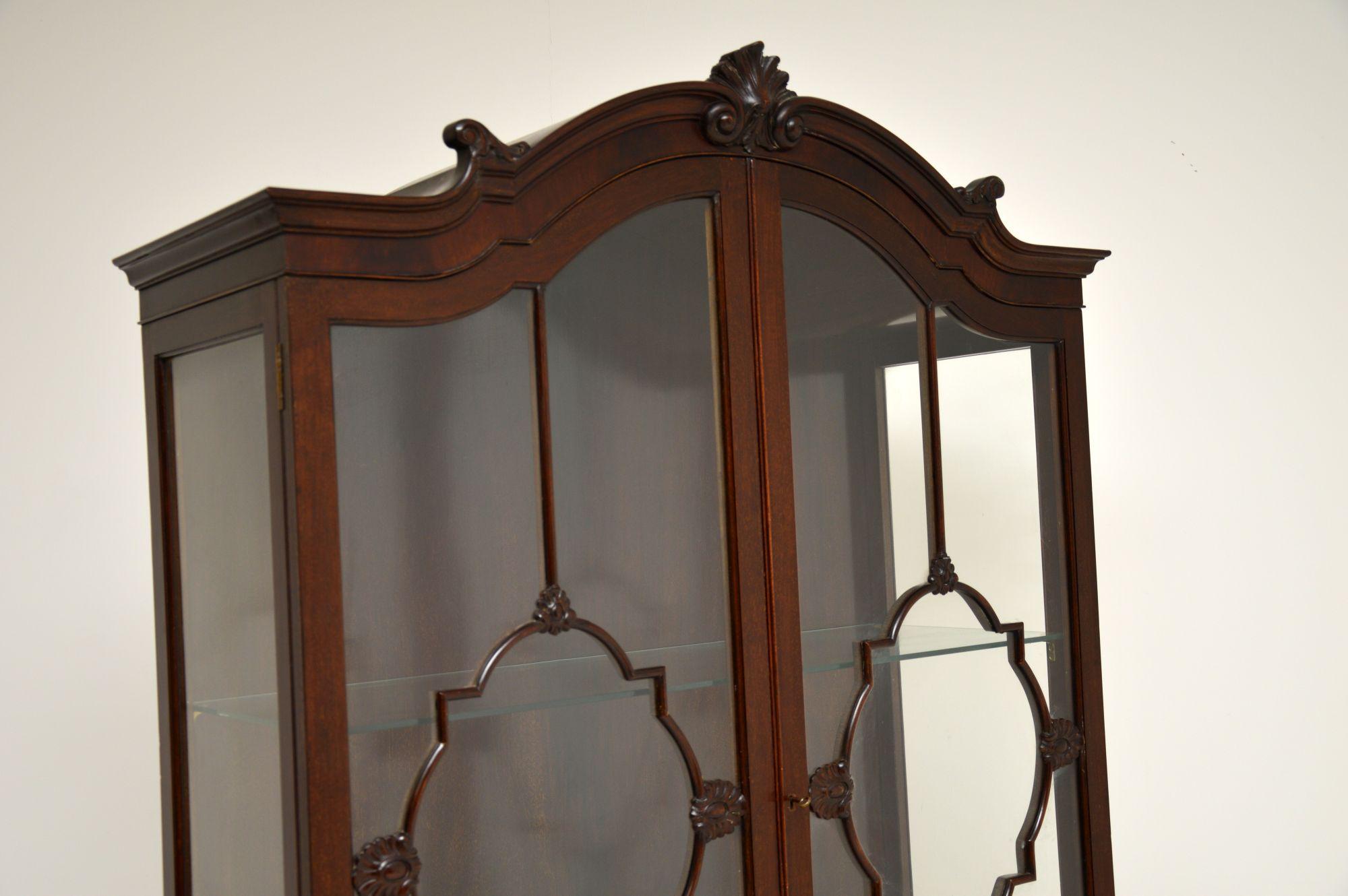 Antique Victorian Mahogany Display Cabinet In Good Condition In London, GB
