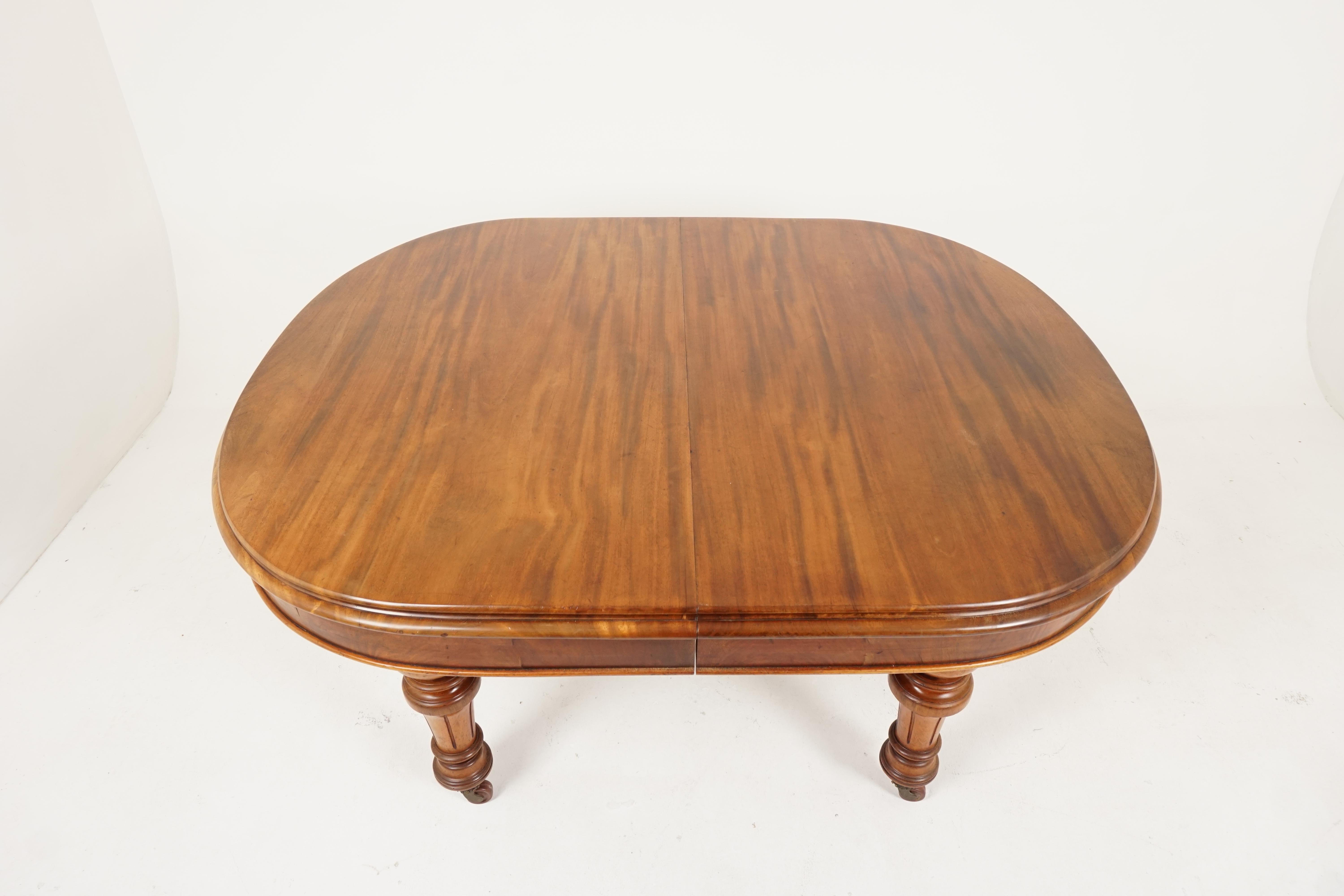 Scottish Antique Victorian Walnut Extending Dining Table with 2 Leaves, Scotland, 1880