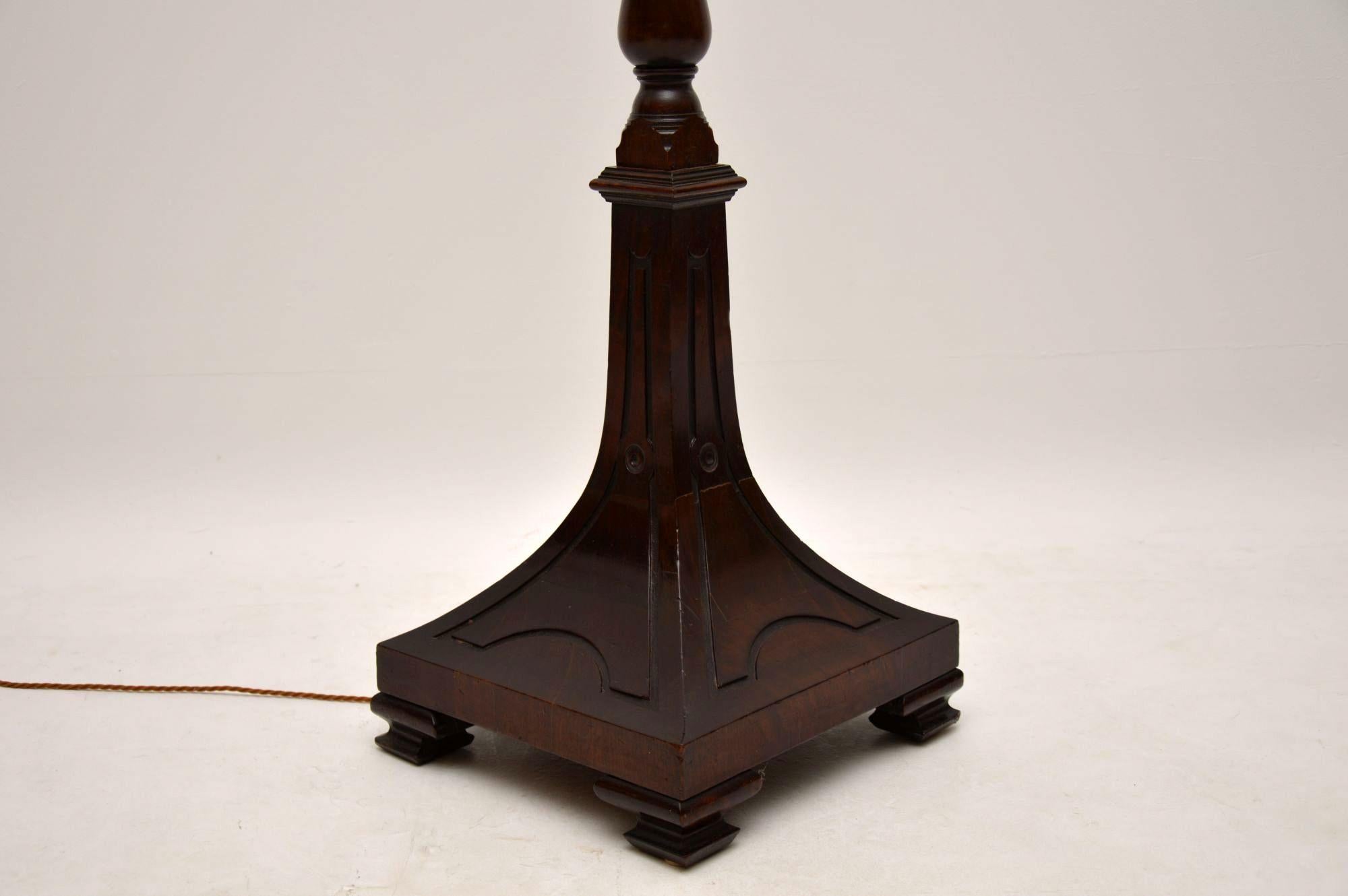 Antique Victorian Mahogany Floor Lamp In Good Condition In London, GB
