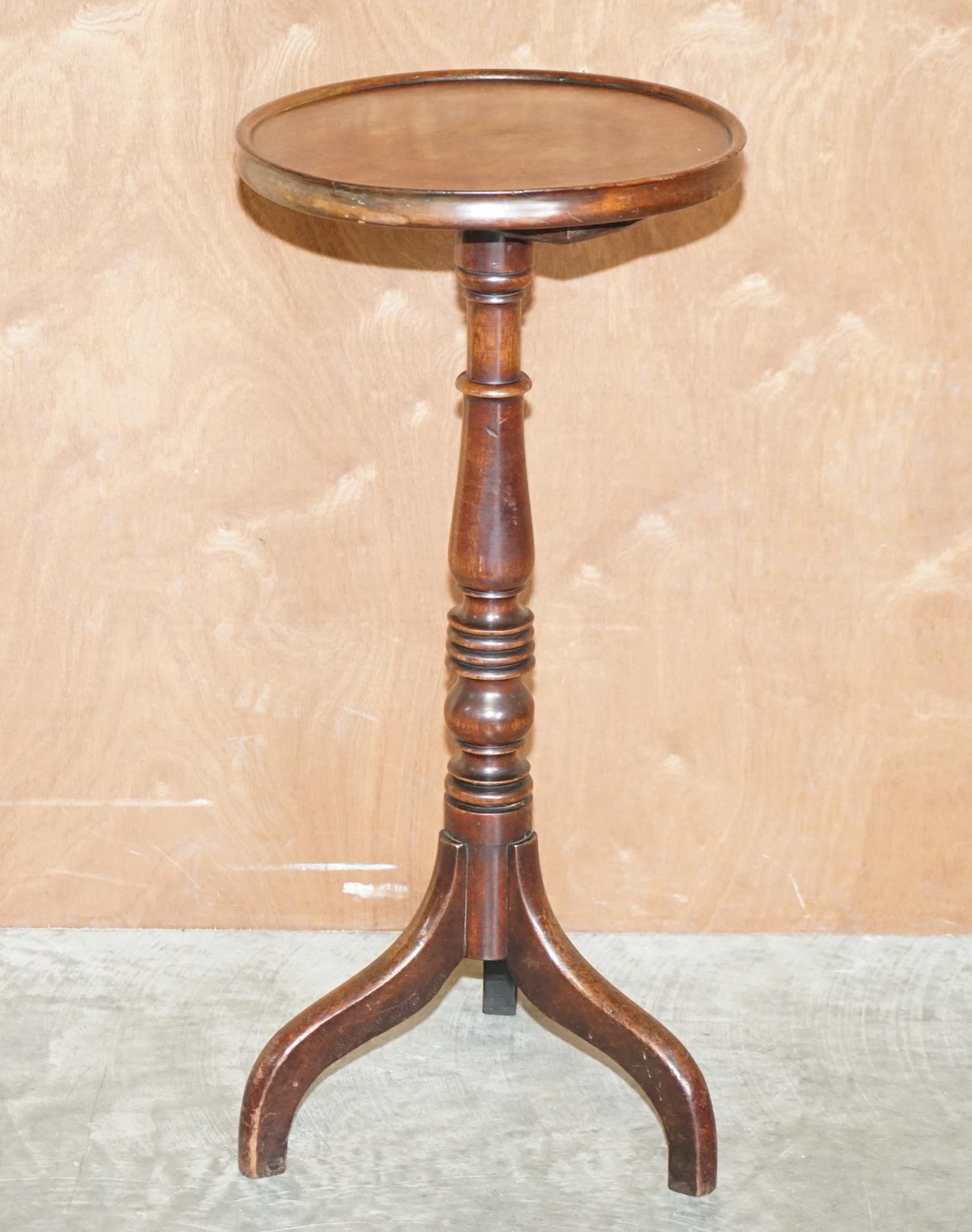 We are delighted to offer this stunning original Victorian hand carved mahogany tall side table or Jardinière plant stand 

A very decorative and good looking piece, its solid mahogany, designed to use for a lamp or glass of wine or possibly to