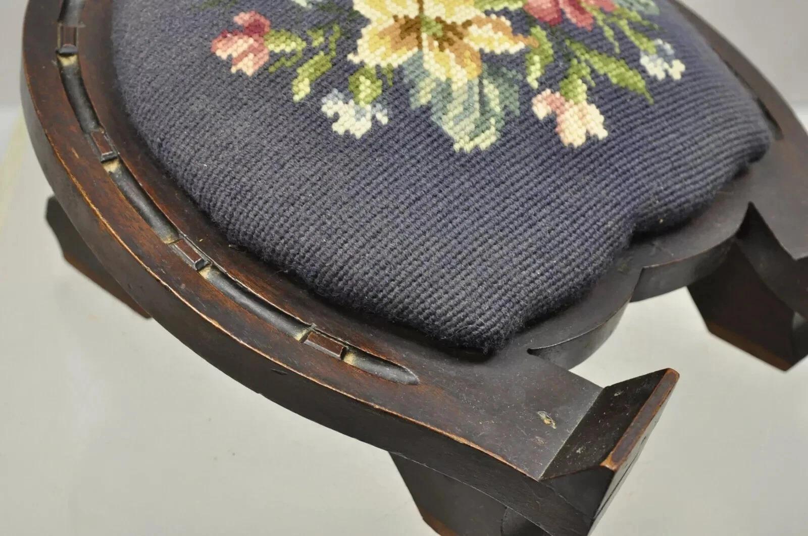 20ième siècle Antiquité Victorienne Acajou Fer à Cheval Aiguille Goutte Tabouret Tabouret de Pieds Ottoman en vente