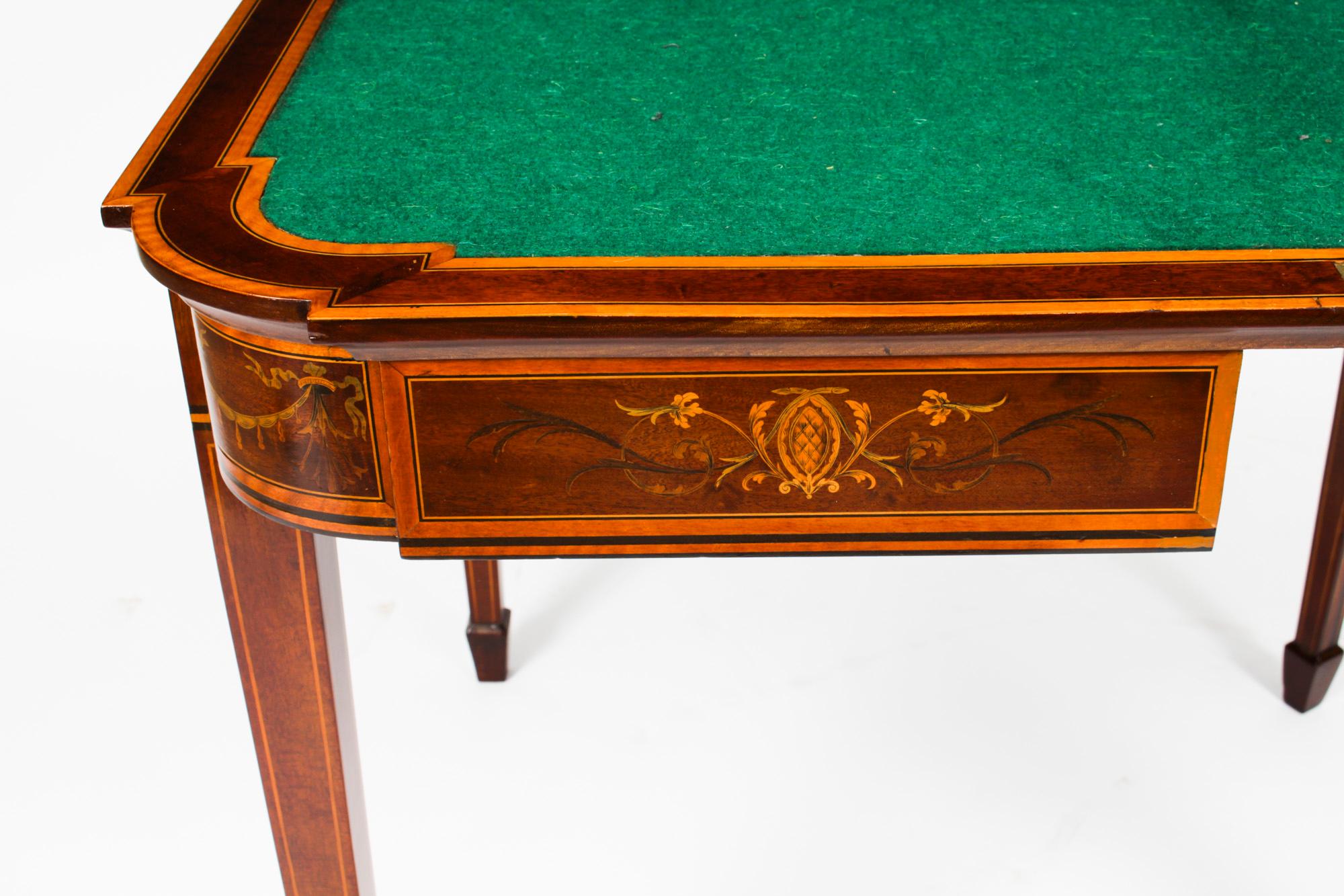 Ancienne table de jeu de cartes victorienne en acajou et marqueterie XIXe siècle en vente 3