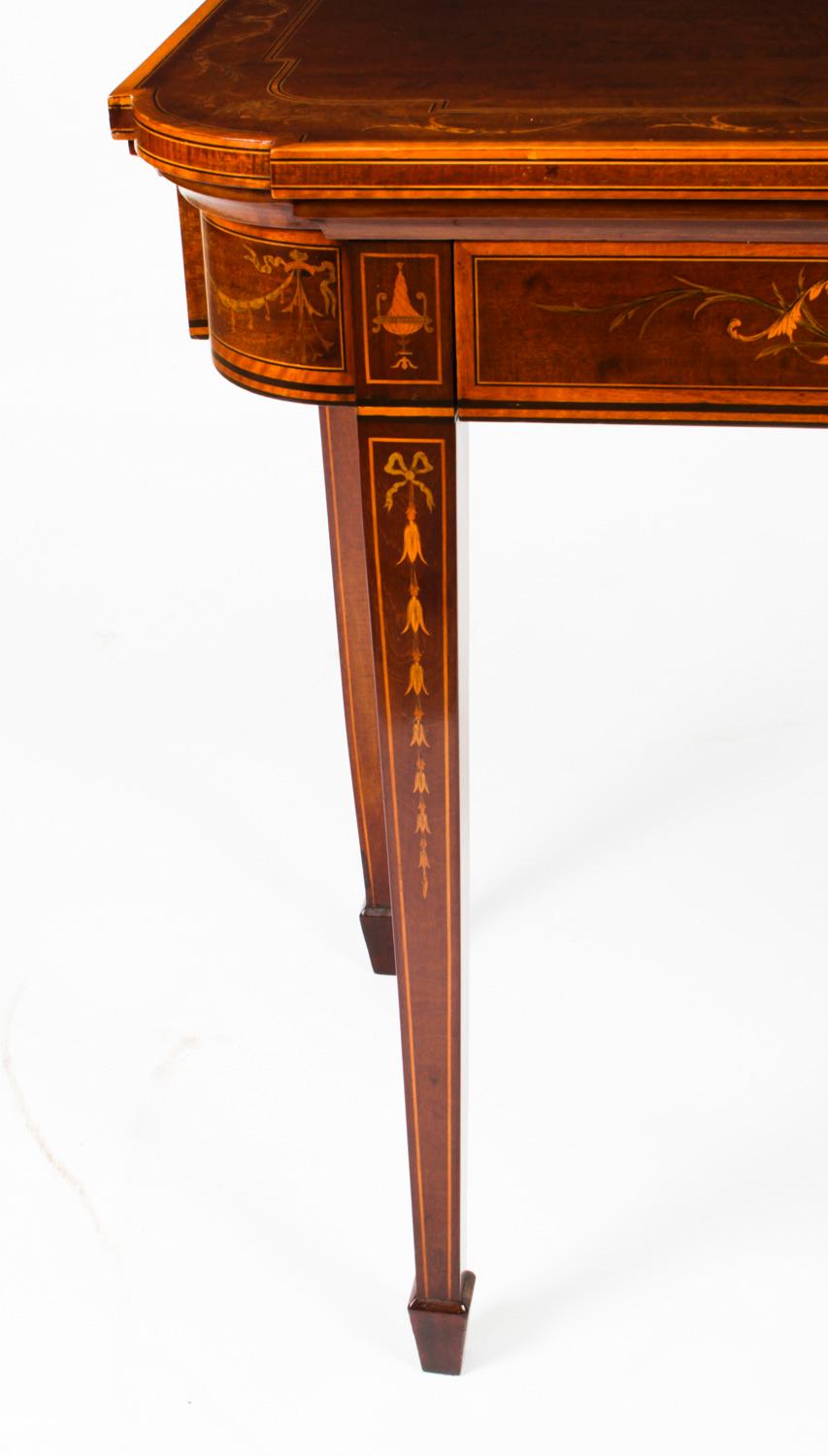 Ancienne table de jeu de cartes victorienne en acajou et marqueterie XIXe siècle en vente 5