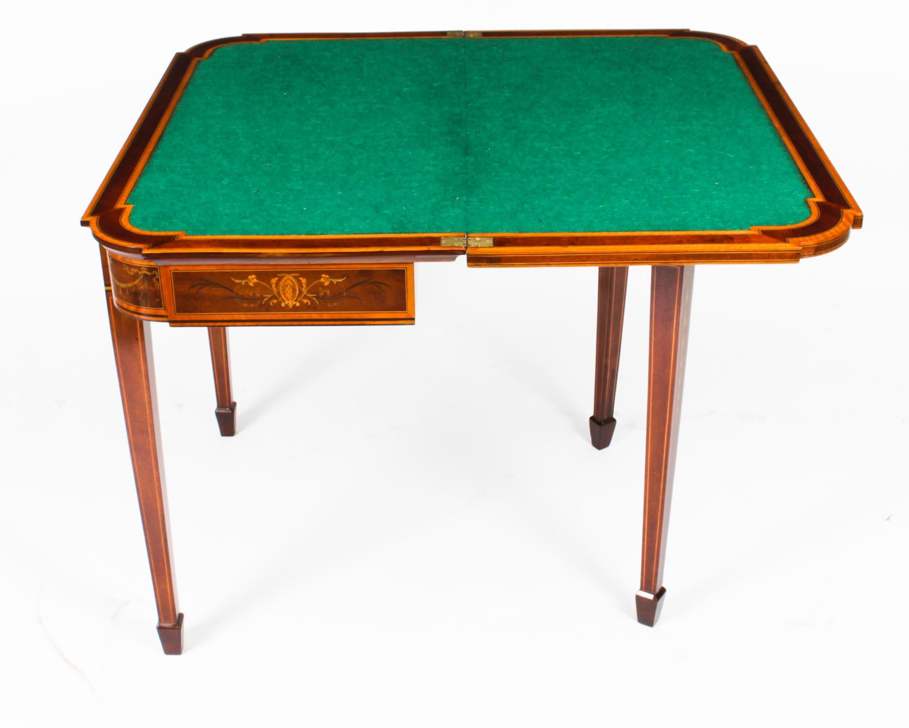 Ancienne table de jeu de cartes victorienne en acajou et marqueterie XIXe siècle en vente 1